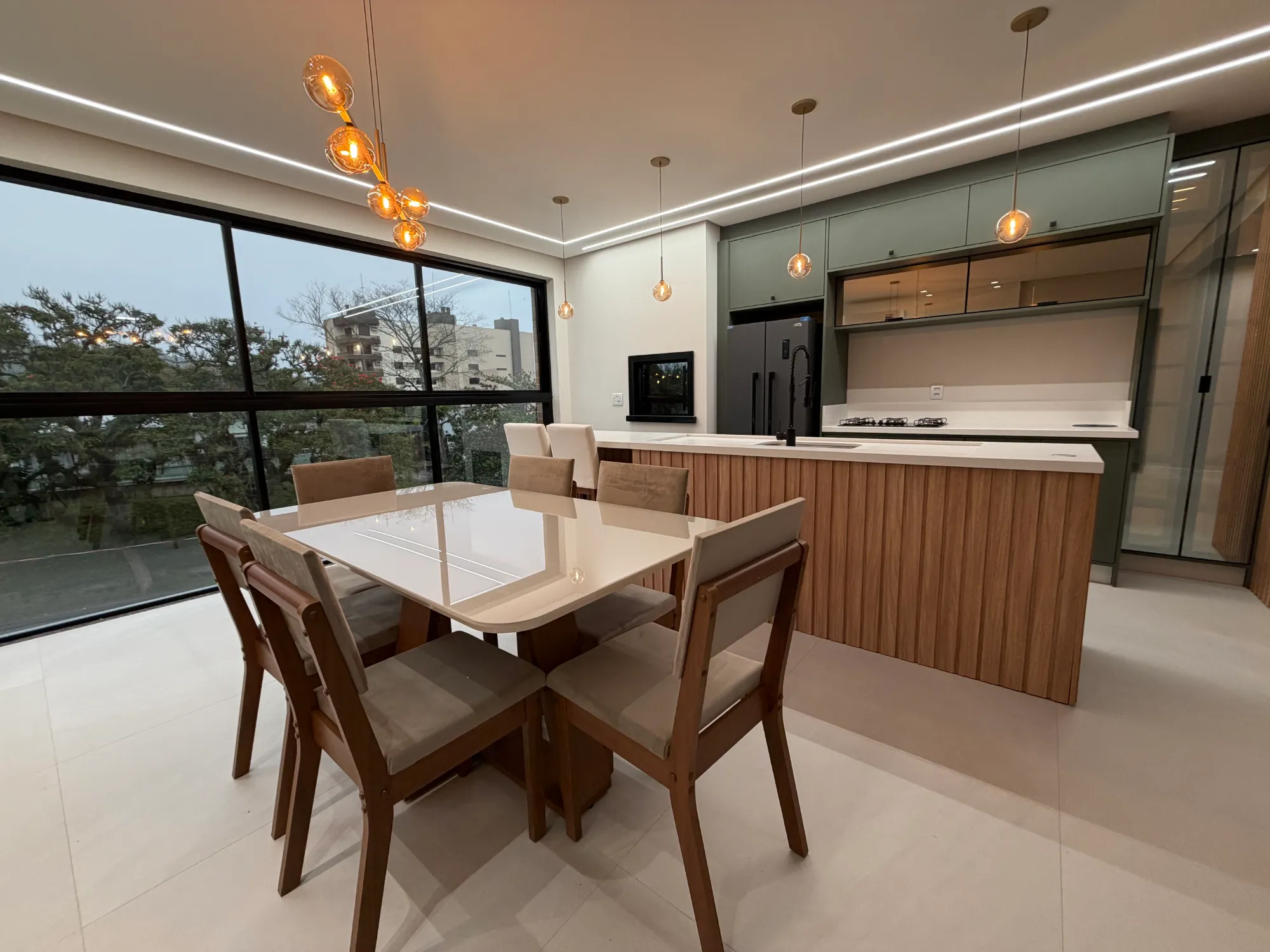 Apartamento à venda com 3 quartos, sendo 1 suíte, 2 vagas, 103m² na região do bairro Vorstadt, próximo à Rua Silvano Cândido da Silva Sênior, Blumenau