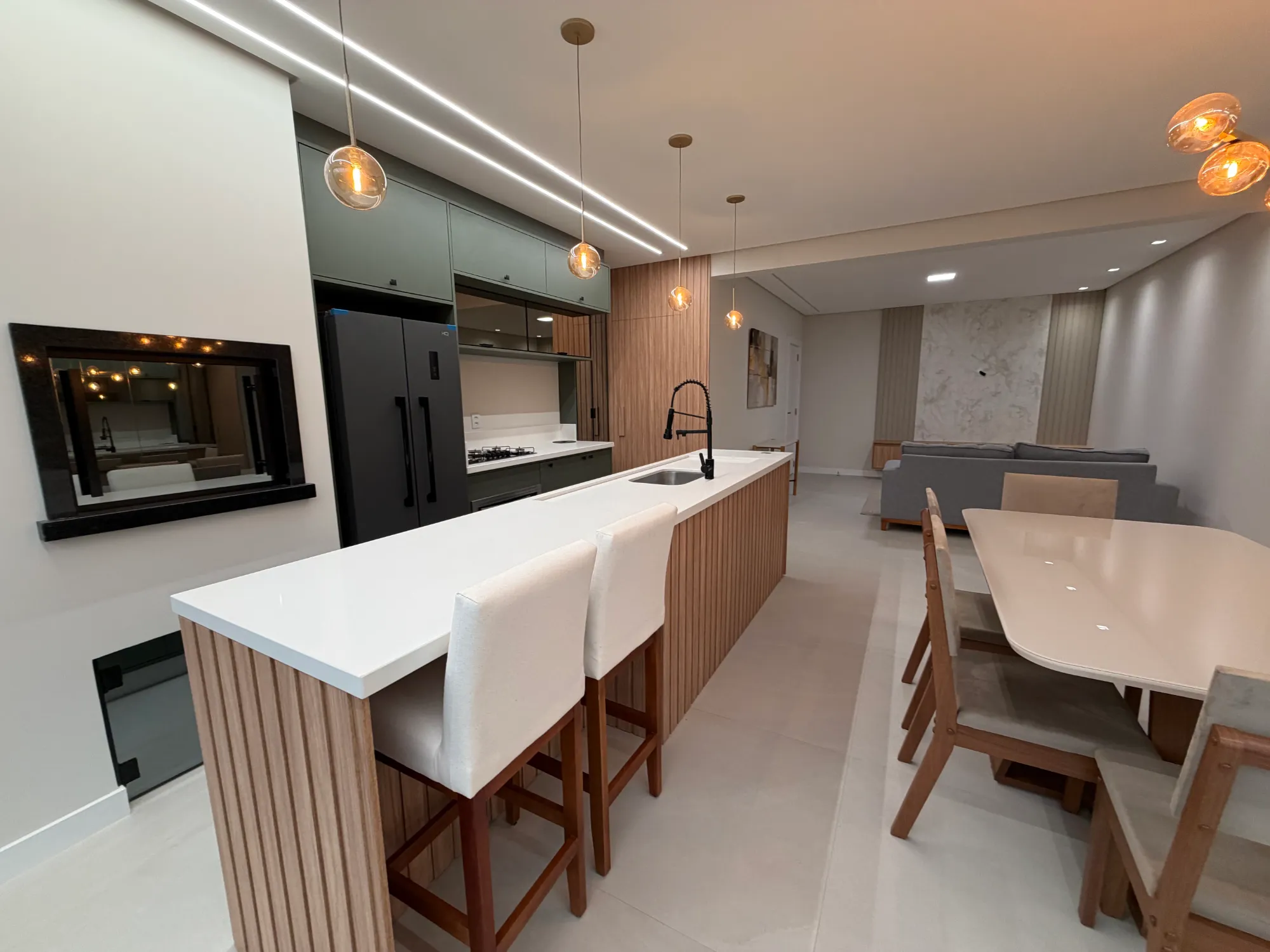 Apartamento à venda com 3 quartos, sendo 1 suíte, 2 vagas, 103m² na região do bairro Vorstadt, próximo à Rua Silvano Cândido da Silva Sênior, Blumenau