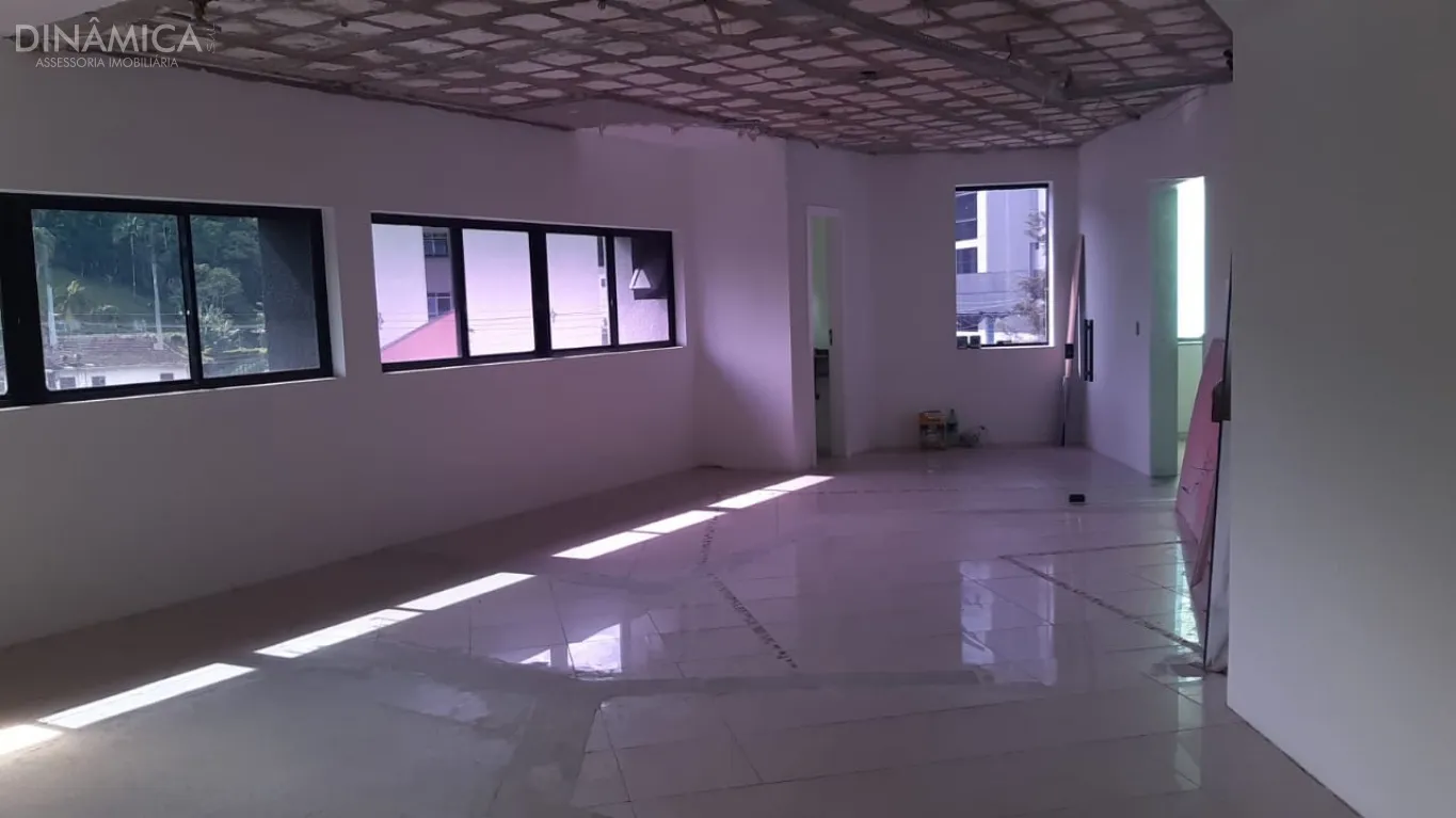 Trés Sala Comercial em conceito aberto, Bairro Garcia - Blumenau SC, no centro Clinico Oswaldo Cruz. — foto 3
