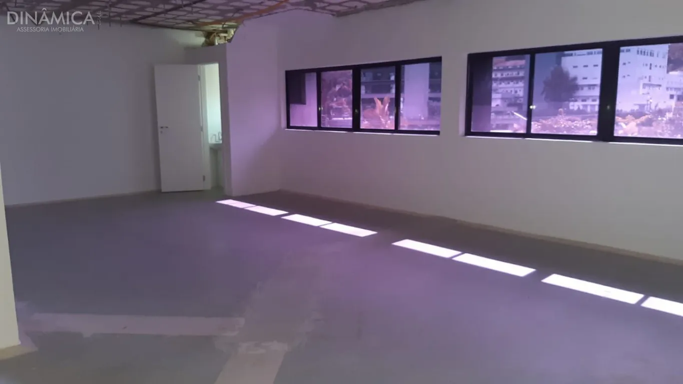 Trés Sala Comercial em conceito aberto, Bairro Garcia - Blumenau SC, no centro Clinico Oswaldo Cruz. — foto 4