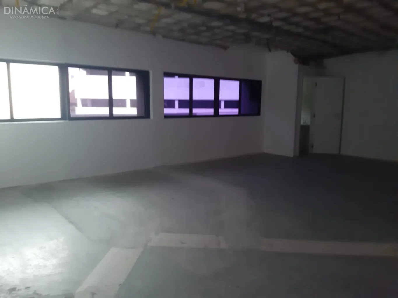 Trés Sala Comercial em conceito aberto, Bairro Garcia - Blumenau SC, no centro Clinico Oswaldo Cruz. — foto 5