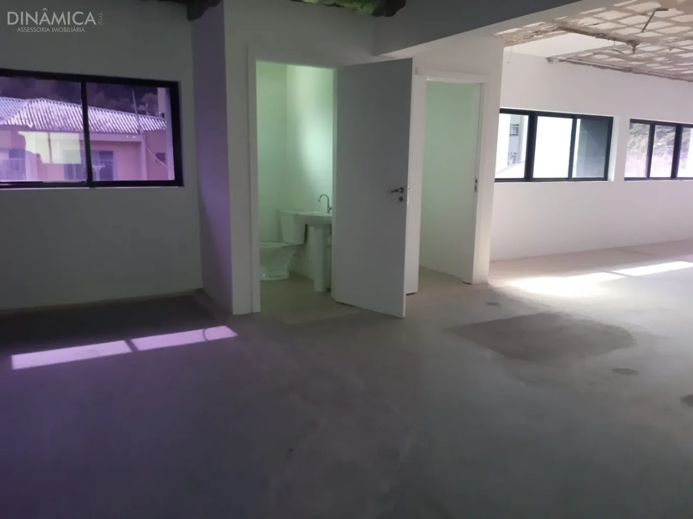 Trés Sala Comercial em conceito aberto, Bairro Garcia - Blumenau SC, no centro Clinico Oswaldo Cruz. — foto 7