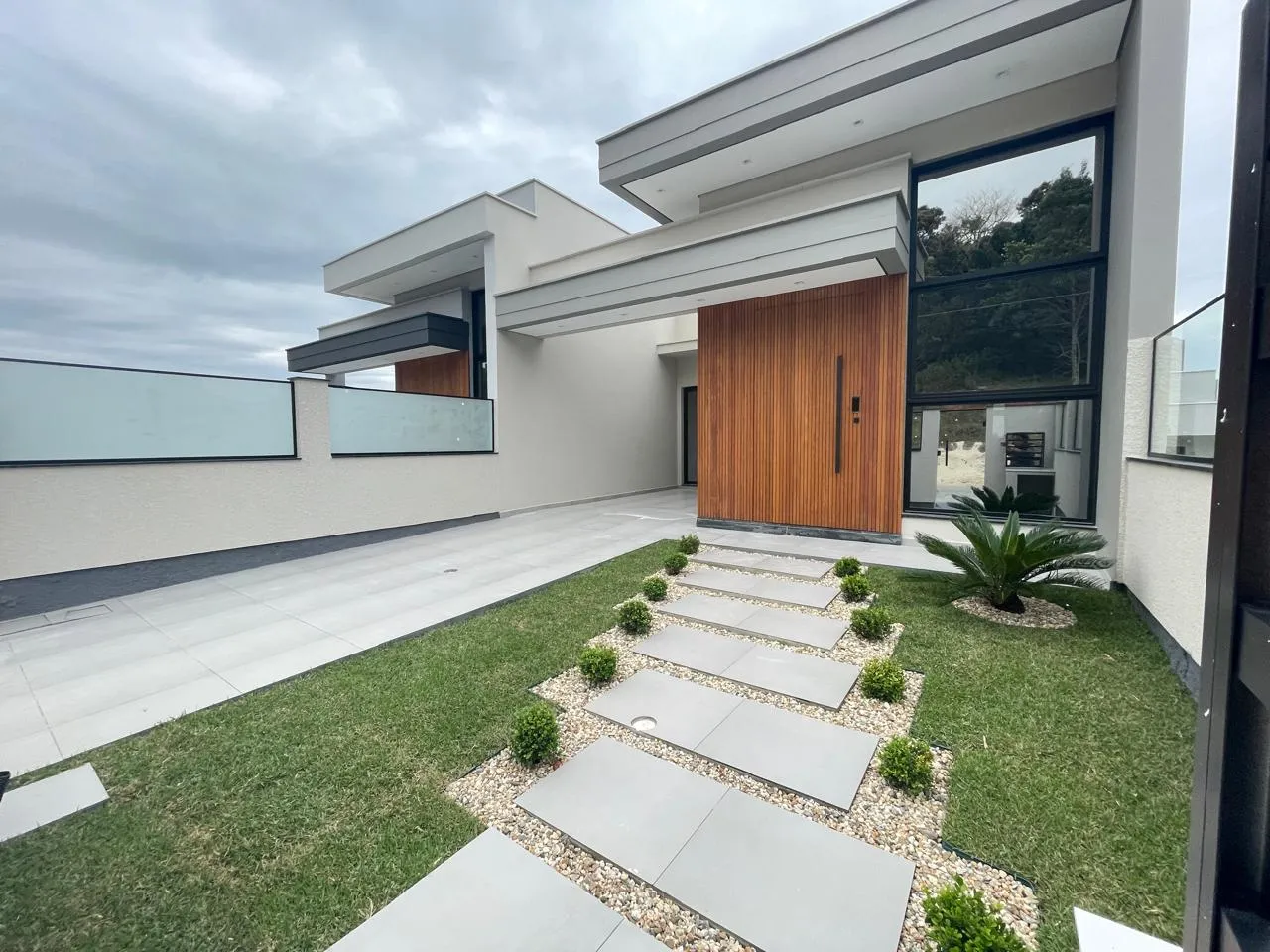 Casa à venda com 2 quartos, sendo 2 suítes, 2 vagas, 120m² na Rua Saturnino Concelino da Silva, sn no Serraria, São José