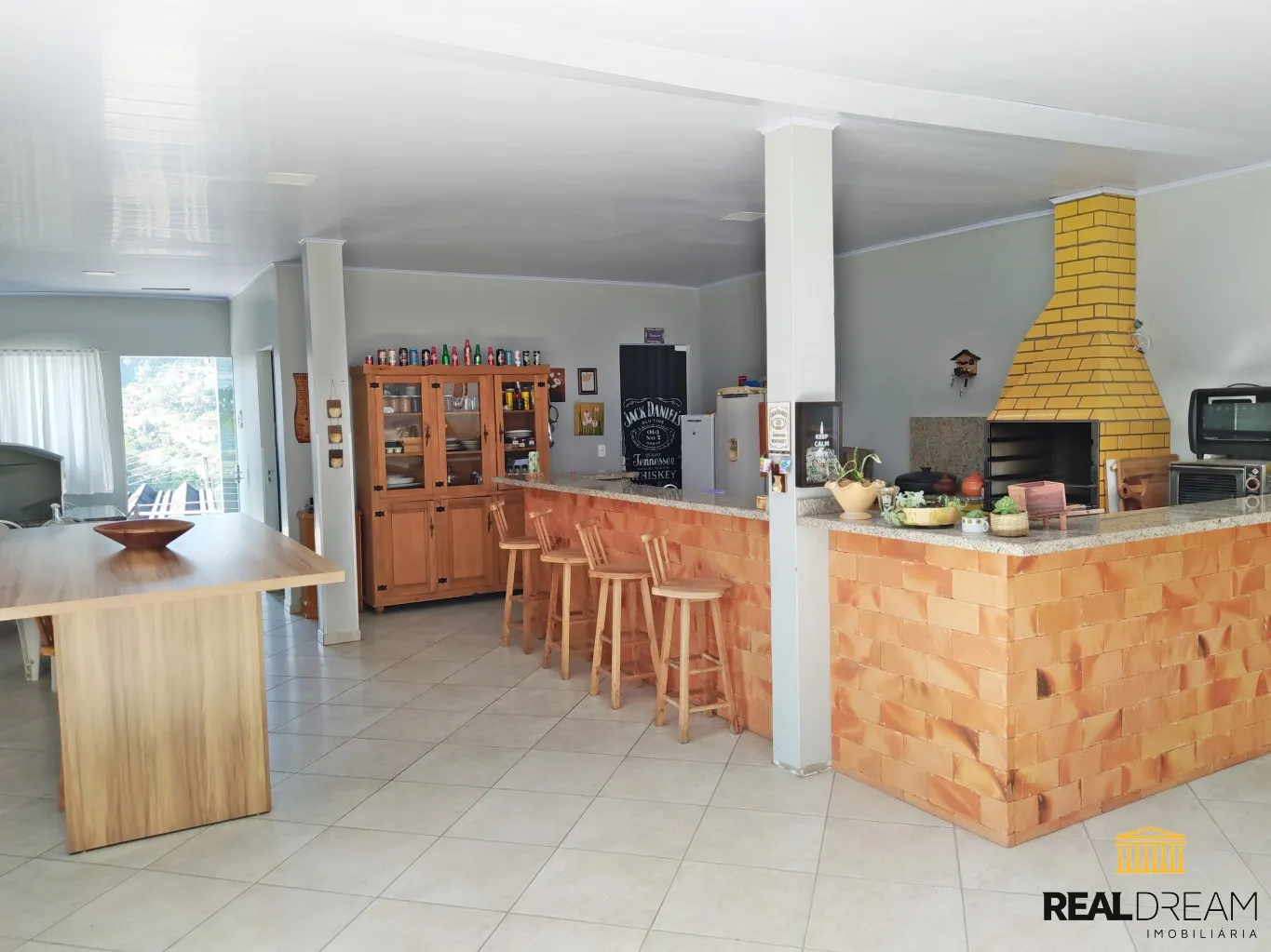 Casa averbada com 3 dormitórios (1 suíte), área de festa e 2 vagas de garagem. - foto 1