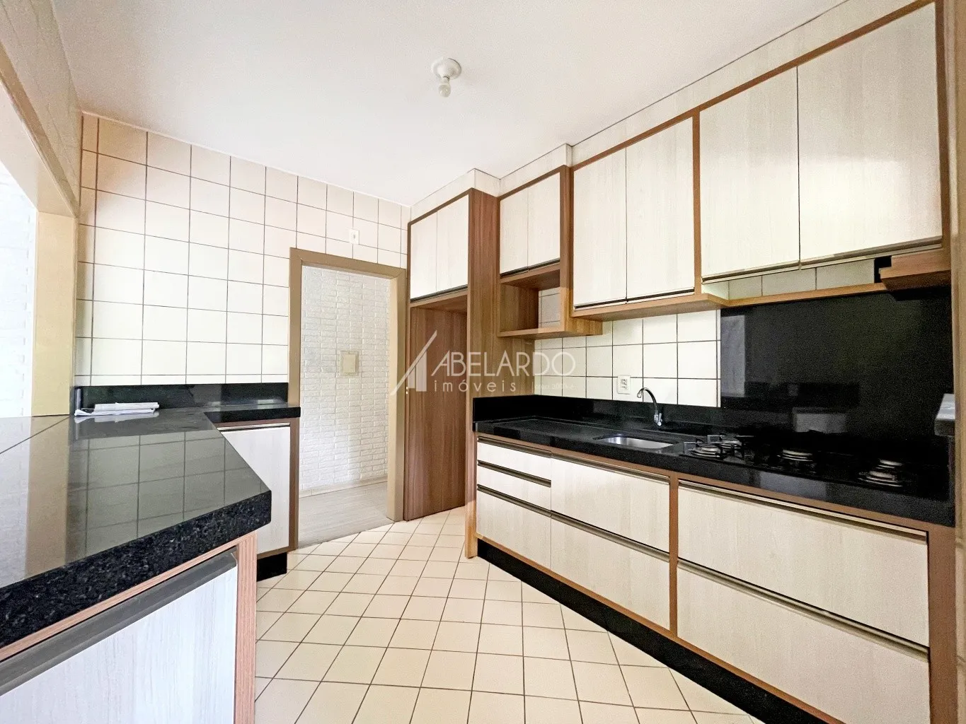 APARTAMENTO COM TRÊS DORMITÓRIOS E UMA VAGA DE GARAGEM - BAIRRO VELHA CENTRAL - foto 1