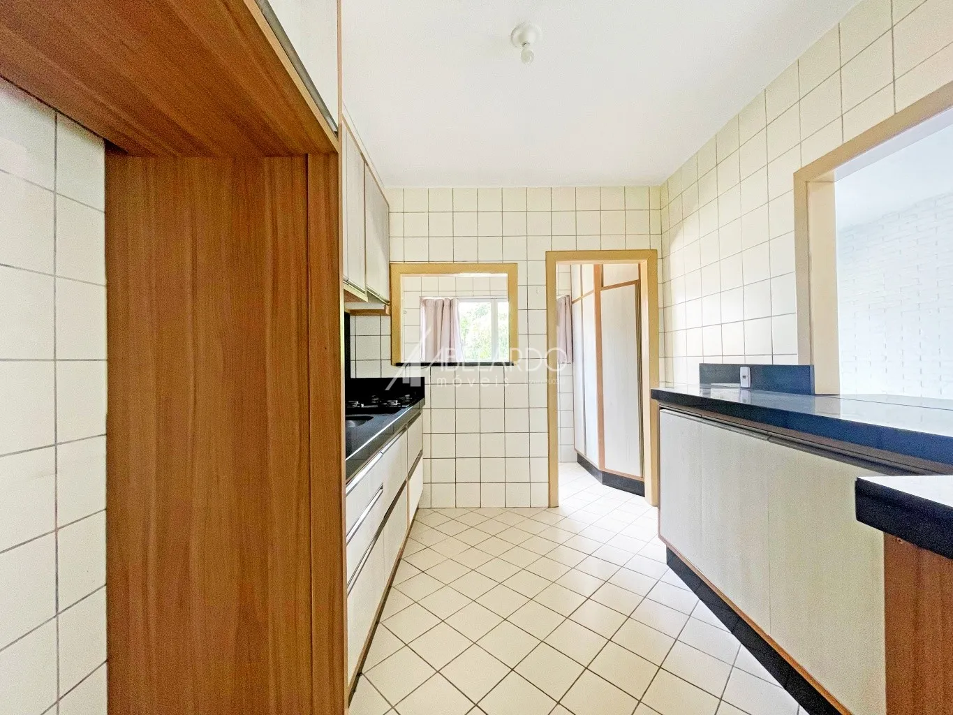 APARTAMENTO COM TRÊS DORMITÓRIOS E UMA VAGA DE GARAGEM - BAIRRO VELHA CENTRAL — foto 2