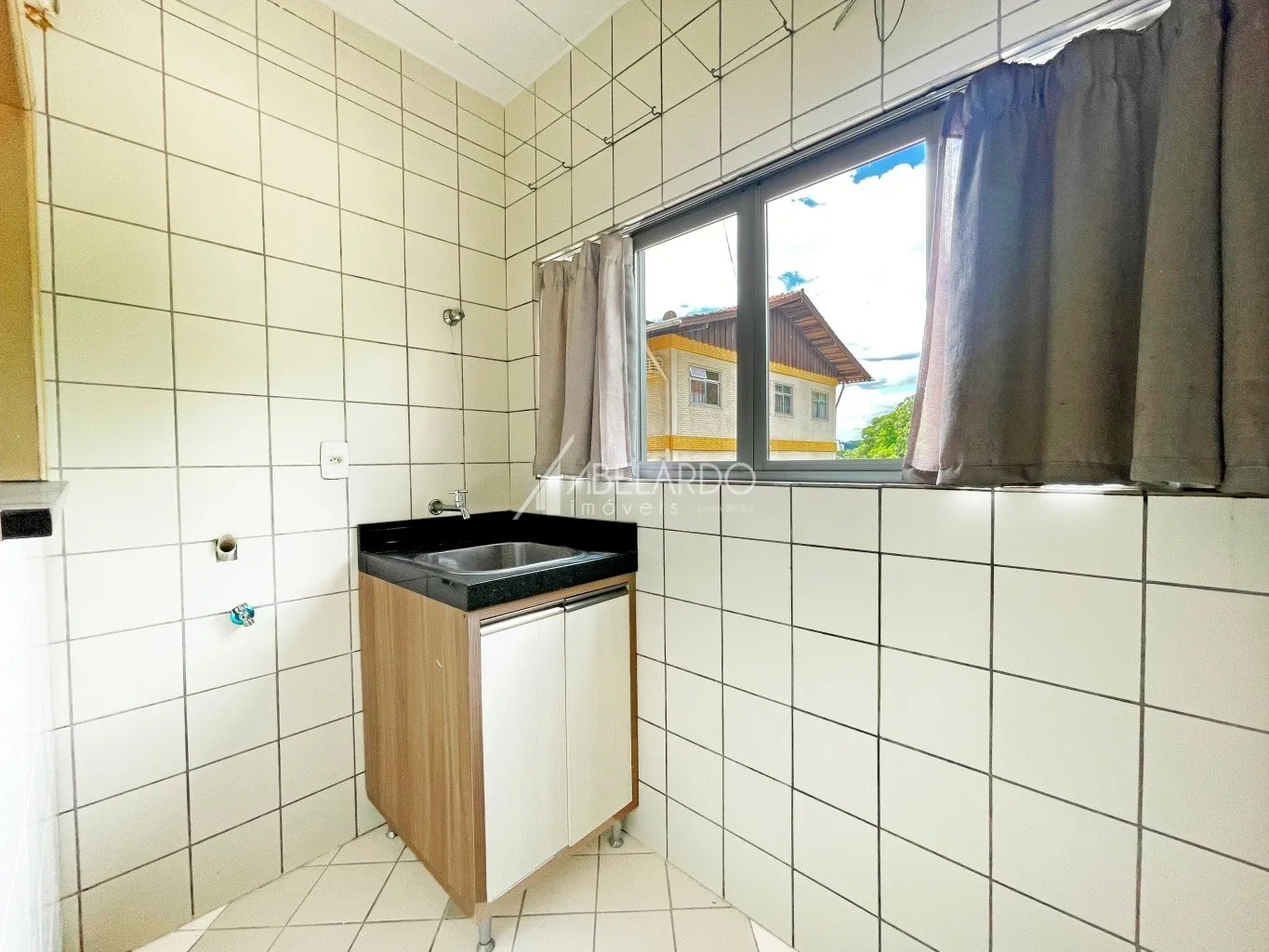 APARTAMENTO COM TRÊS DORMITÓRIOS E UMA VAGA DE GARAGEM - BAIRRO VELHA CENTRAL — foto 4