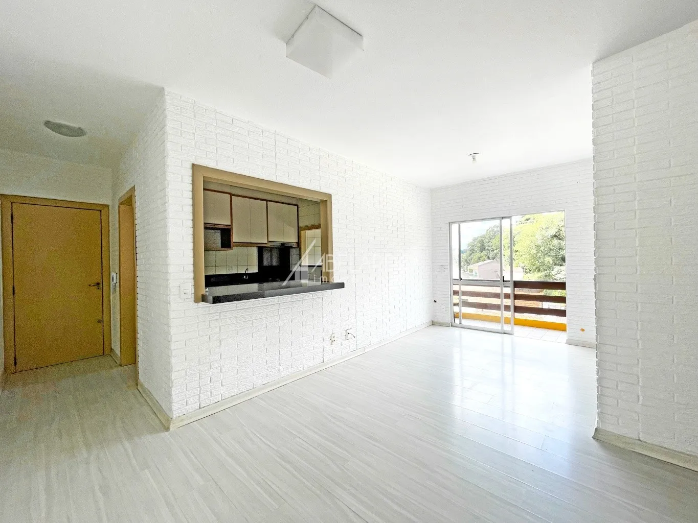 APARTAMENTO COM TRÊS DORMITÓRIOS E UMA VAGA DE GARAGEM - BAIRRO VELHA CENTRAL — foto 6