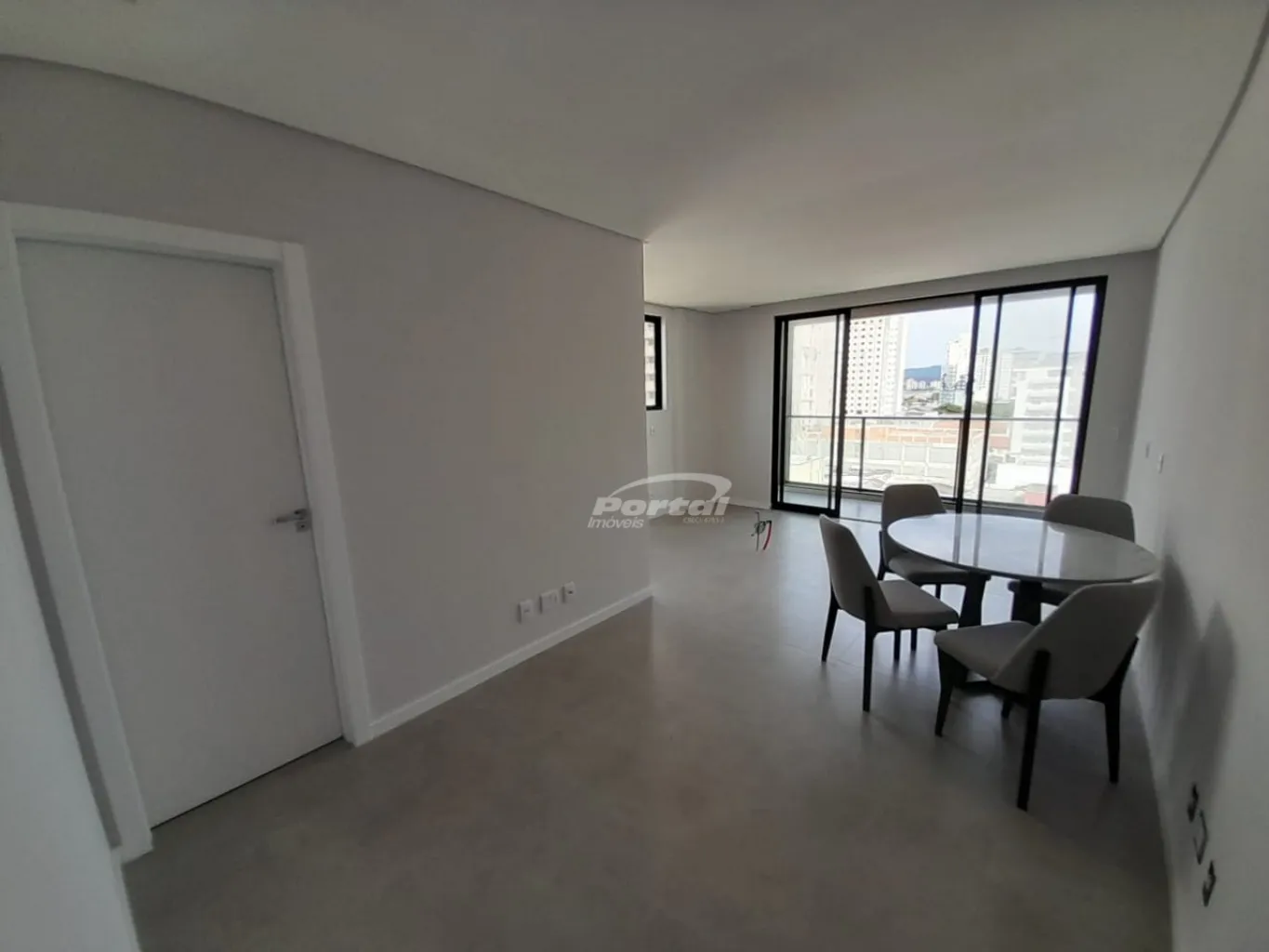 Apartamento com 3 dormitórios sendo 1 suíte + 2 demi suíte no centro de Piçarras, apenas 200 metros da praia. — foto 7