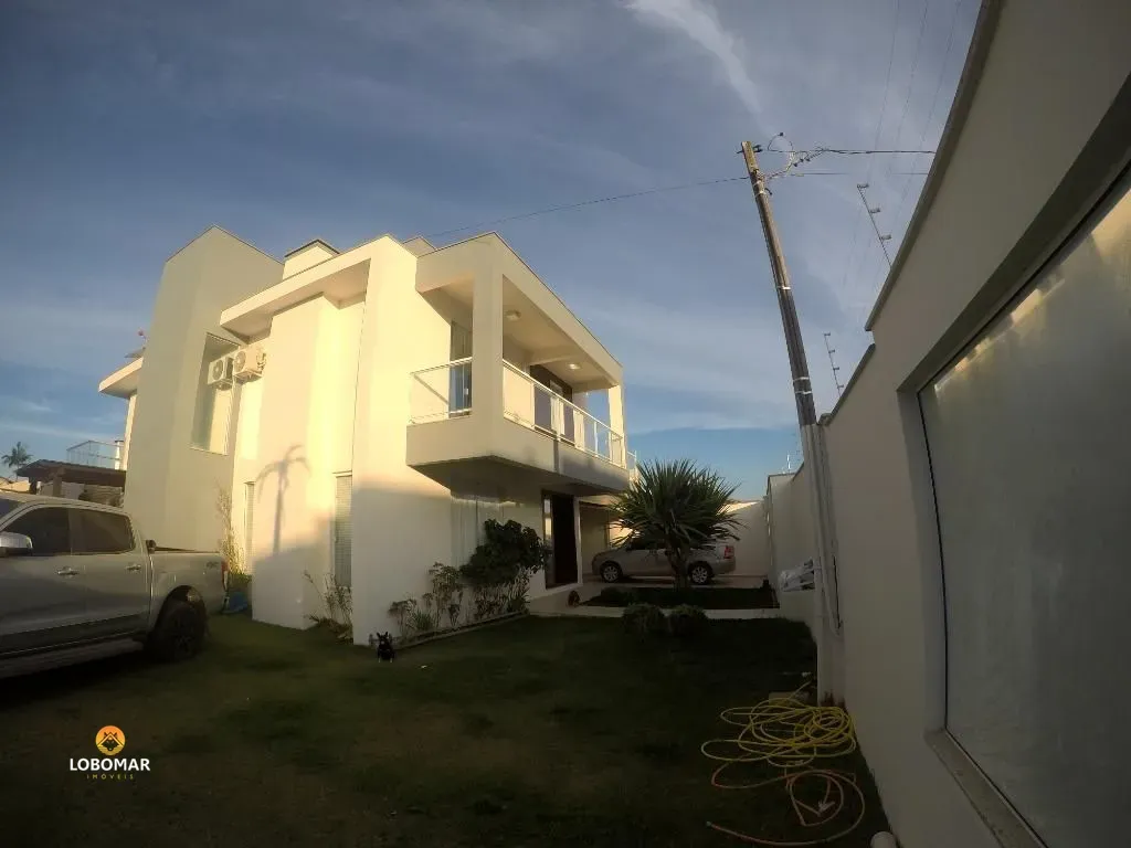 Casa no Centro de Balneário Piçarras - 370m, 3 Dormitórios e Área de Lazer Comp - foto 1
