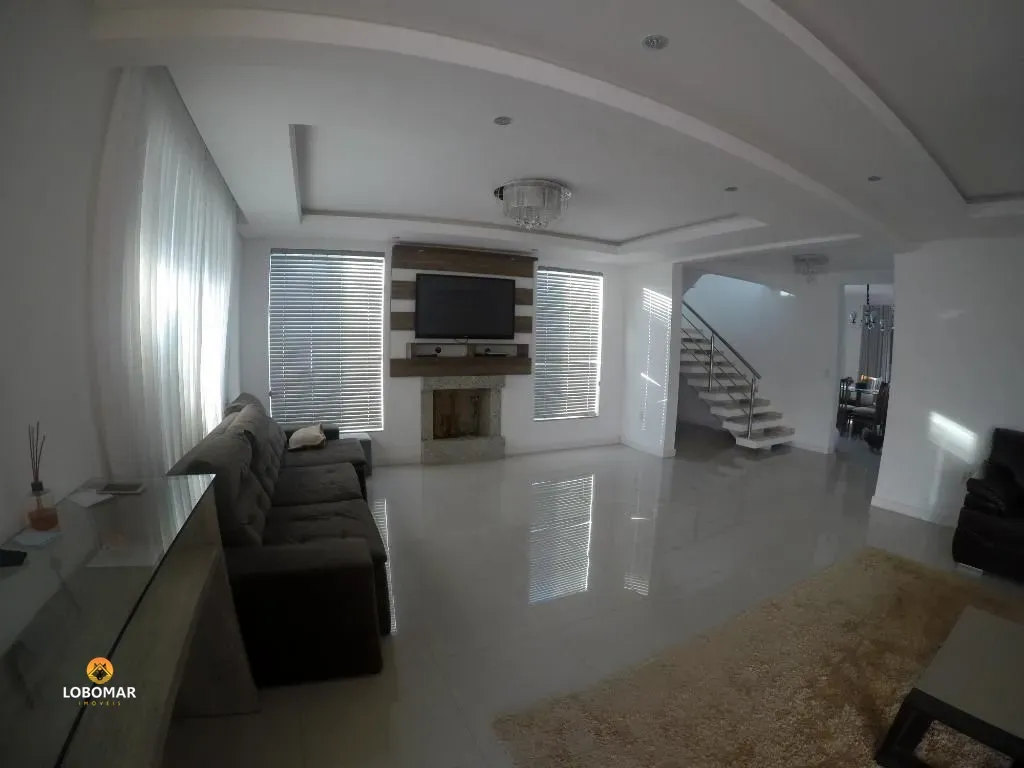 Casa no Centro de Balneário Piçarras - 370m, 3 Dormitórios e Área de Lazer Comp — foto 3