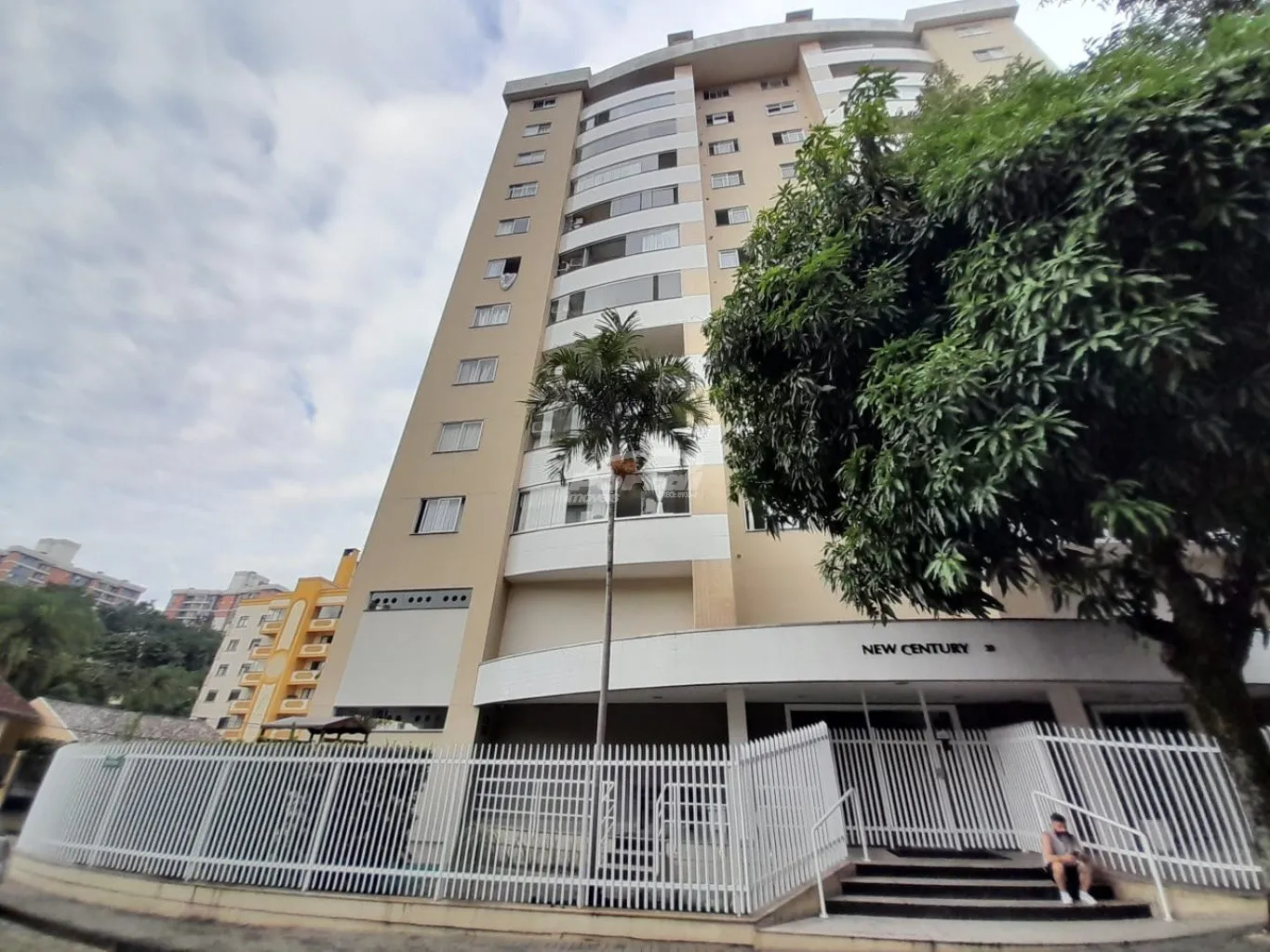 Amplo apartamento, contando com aproximadamente 130,00m de área total - foto 1