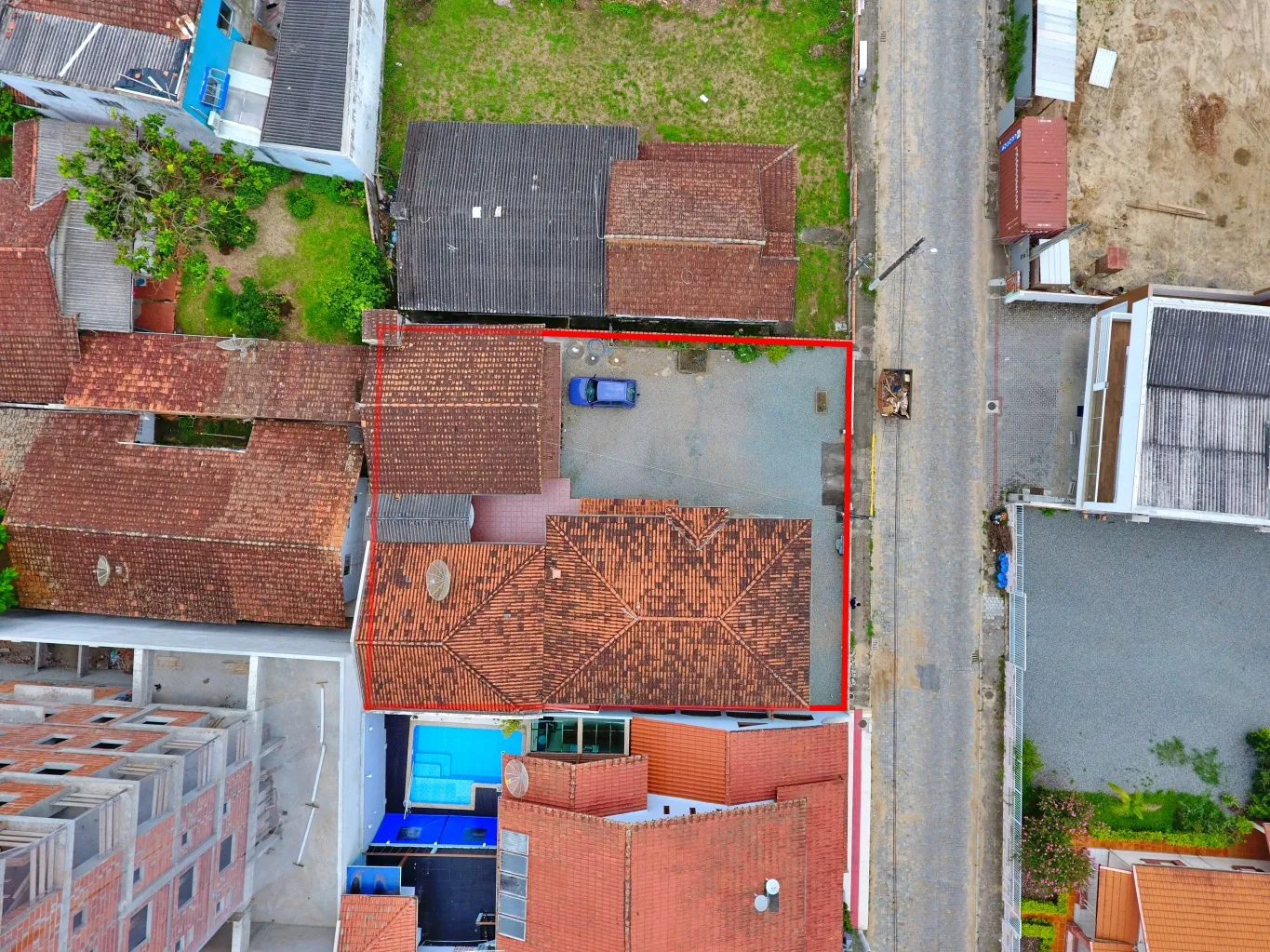 Terreno excelente localizado no Centro de Balneário Piçarras. Excelente para quem deseja investir em construção civil, viabilidade para ate 25 pavimentos. Distância do mar: 150 metros. Área total do terreno: 516,24 m. — foto 2