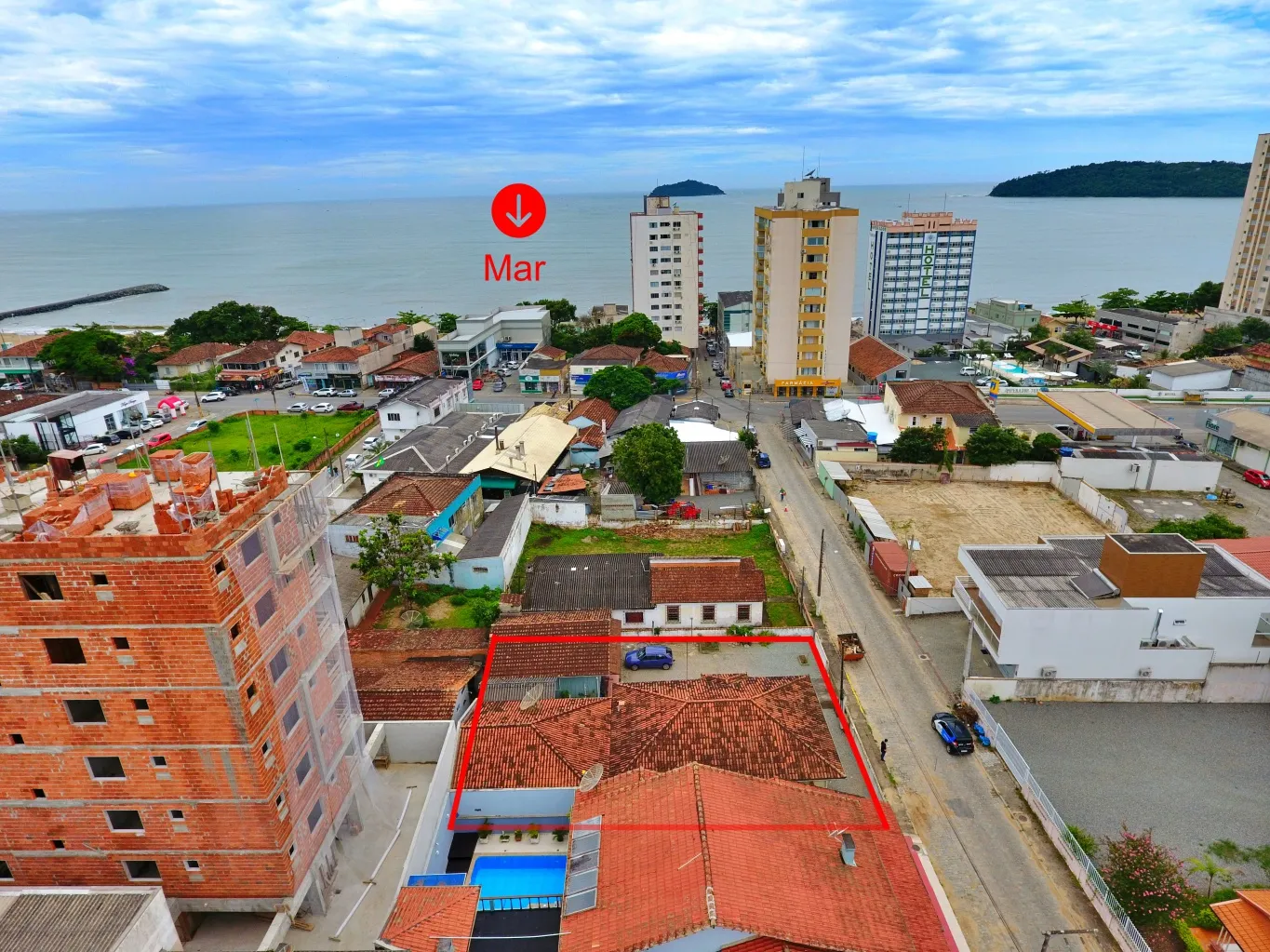 Terreno excelente localizado no Centro de Balneário Piçarras. Excelente para quem deseja investir em construção civil, viabilidade para ate 25 pavimentos. Distância do mar: 150 metros. Área total do terreno: 516,24 m. — foto 3