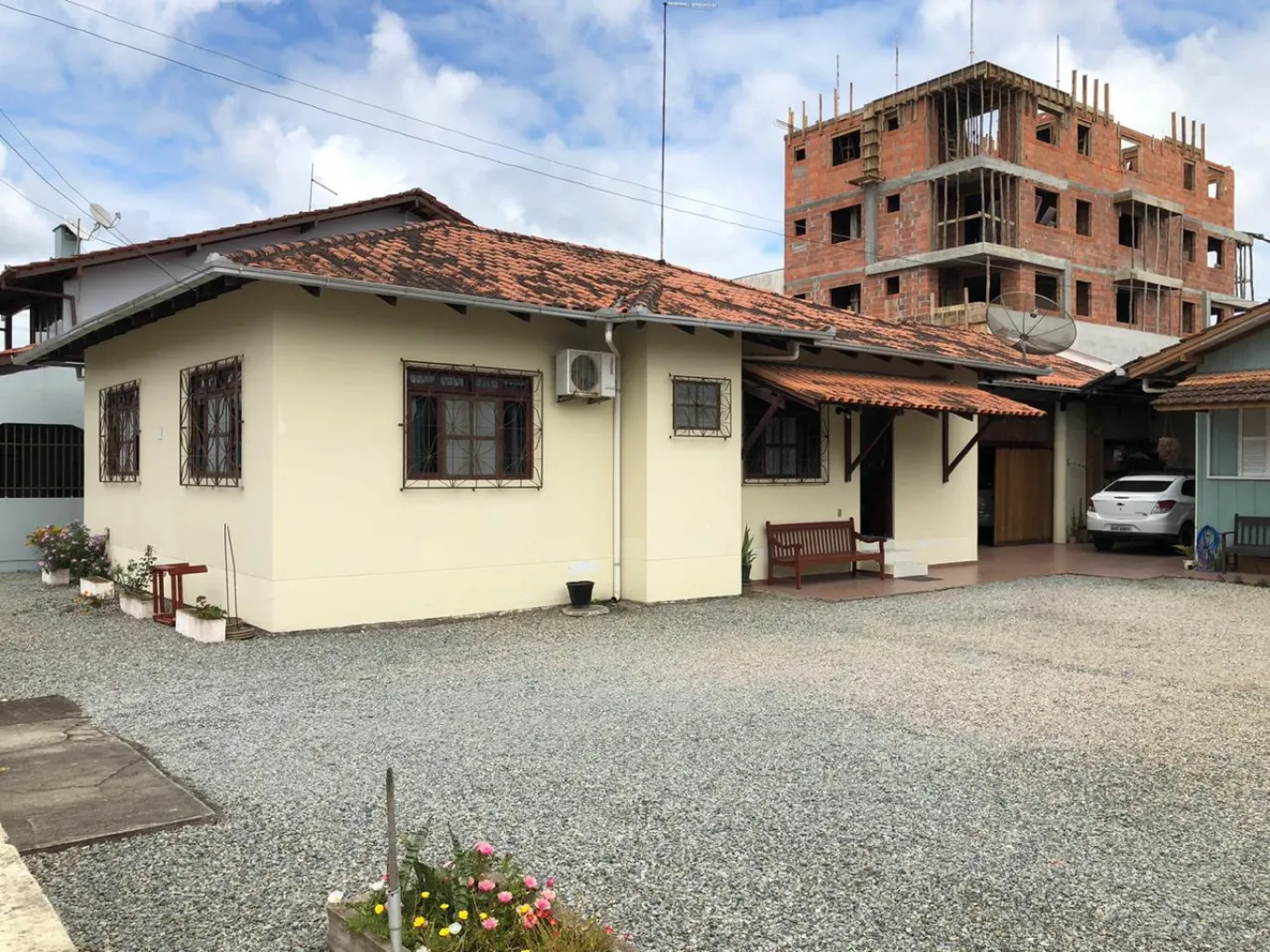 Terreno excelente localizado no Centro de Balneário Piçarras. Excelente para quem deseja investir em construção civil, viabilidade para ate 25 pavimentos. Distância do mar: 150 metros. Área total do terreno: 516,24 m. — foto 6