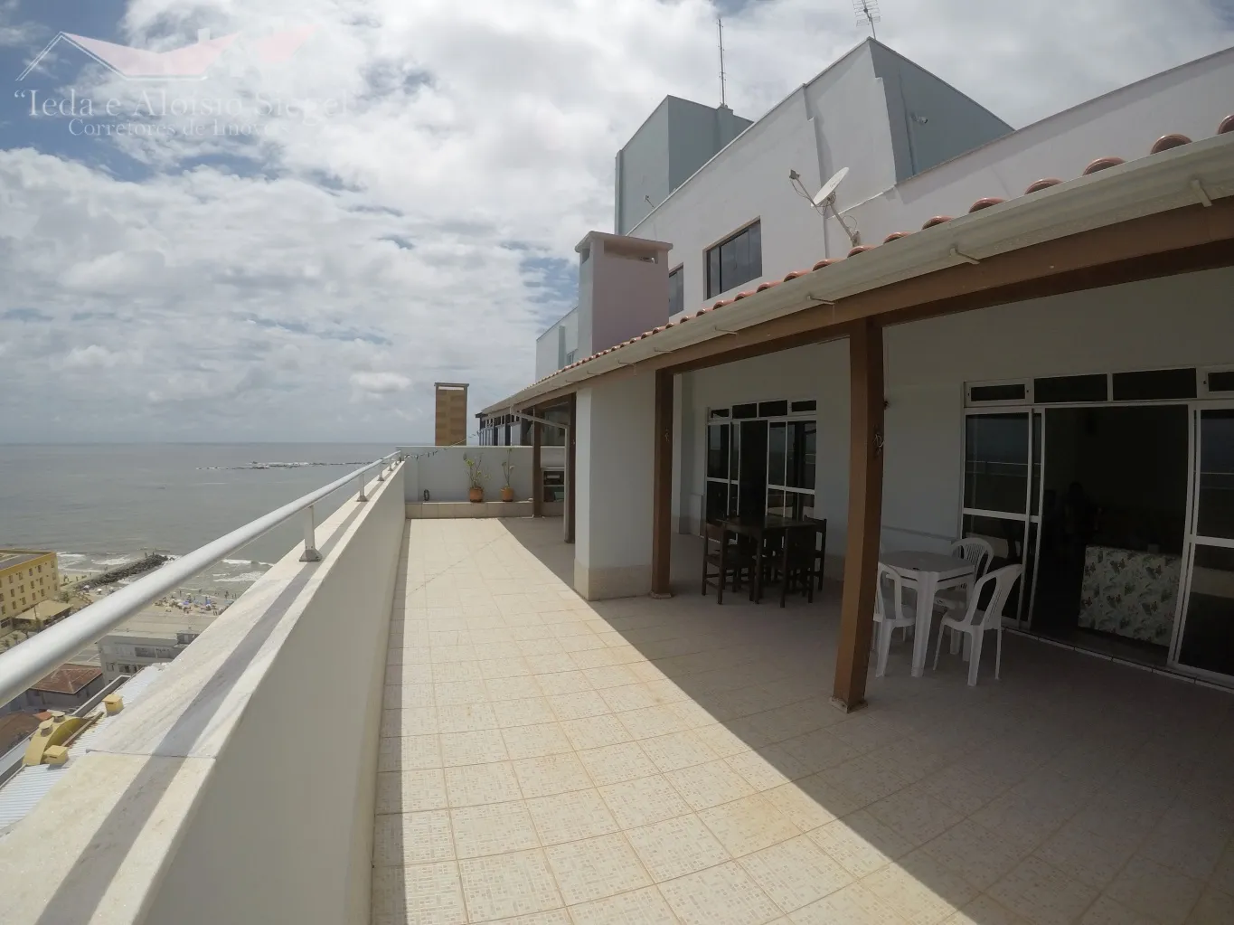 Ampla Cobertura Mobiliada no Centro de Barra Velha Ref. 700 - foto 1