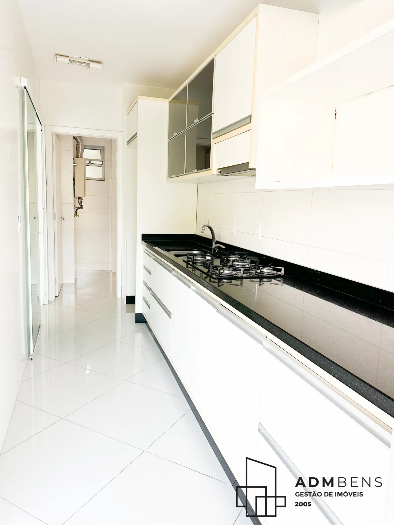 Apartamento semi mobiliado, para locação (cozinha, banheiros + aquecedor de água)3 suítes, 130 m2, prédio com piscina, salão de festas, academia, 2 vagas individuais, 3 mim do centro, região nobre da cidade. Ótima localização! Marque sua visita com Vinicius - — foto 6