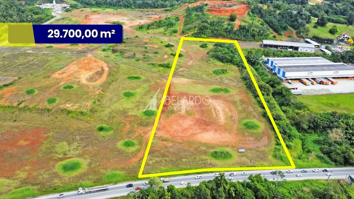 Excelente terreno ZI1 plano com 29.700,00 m, situado na rua Dr. Pedro Zimmermann, nas proximidades da BR 470, com muito potencial construtivo, ideal para construção de galpões, comércio, centro comercial, entre outros. - foto 1
