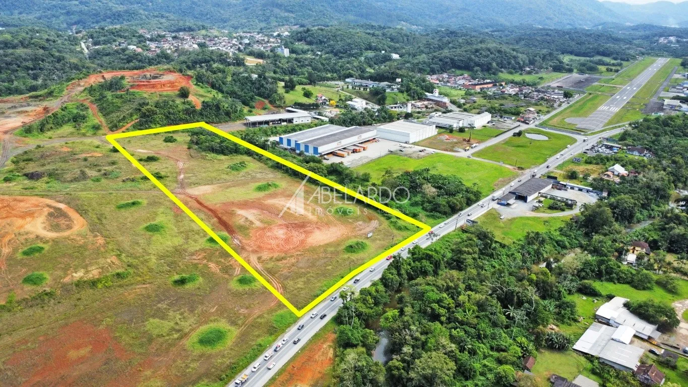 Excelente terreno ZI1 plano com 29.700,00 m, situado na rua Dr. Pedro Zimmermann, nas proximidades da BR 470, com muito potencial construtivo, ideal para construção de galpões, comércio, centro comercial, entre outros. — foto 5