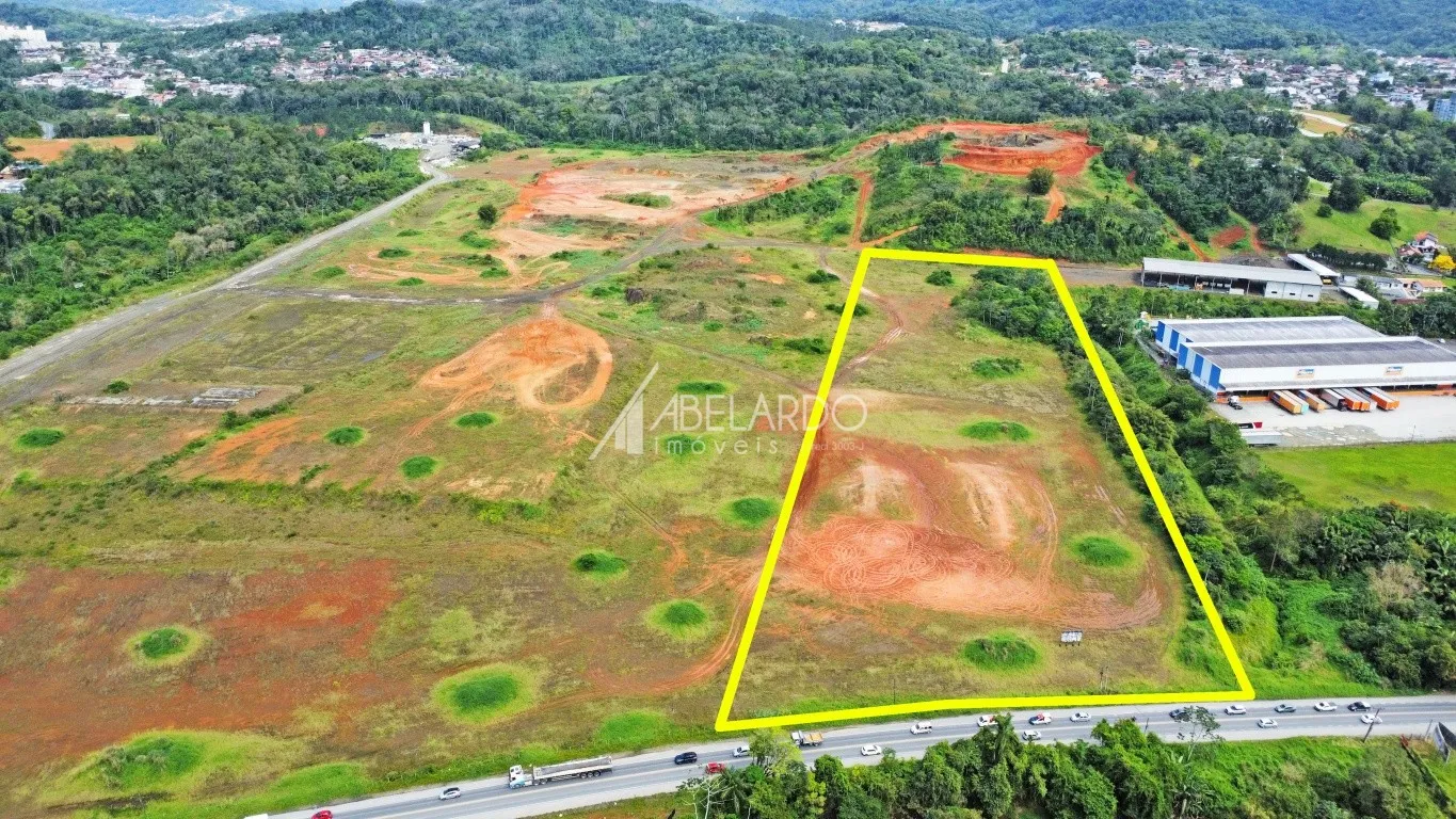 Excelente terreno ZI1 plano com 29.700,00 m, situado na rua Dr. Pedro Zimmermann, nas proximidades da BR 470, com muito potencial construtivo, ideal para construção de galpões, comércio, centro comercial, entre outros. — foto 6