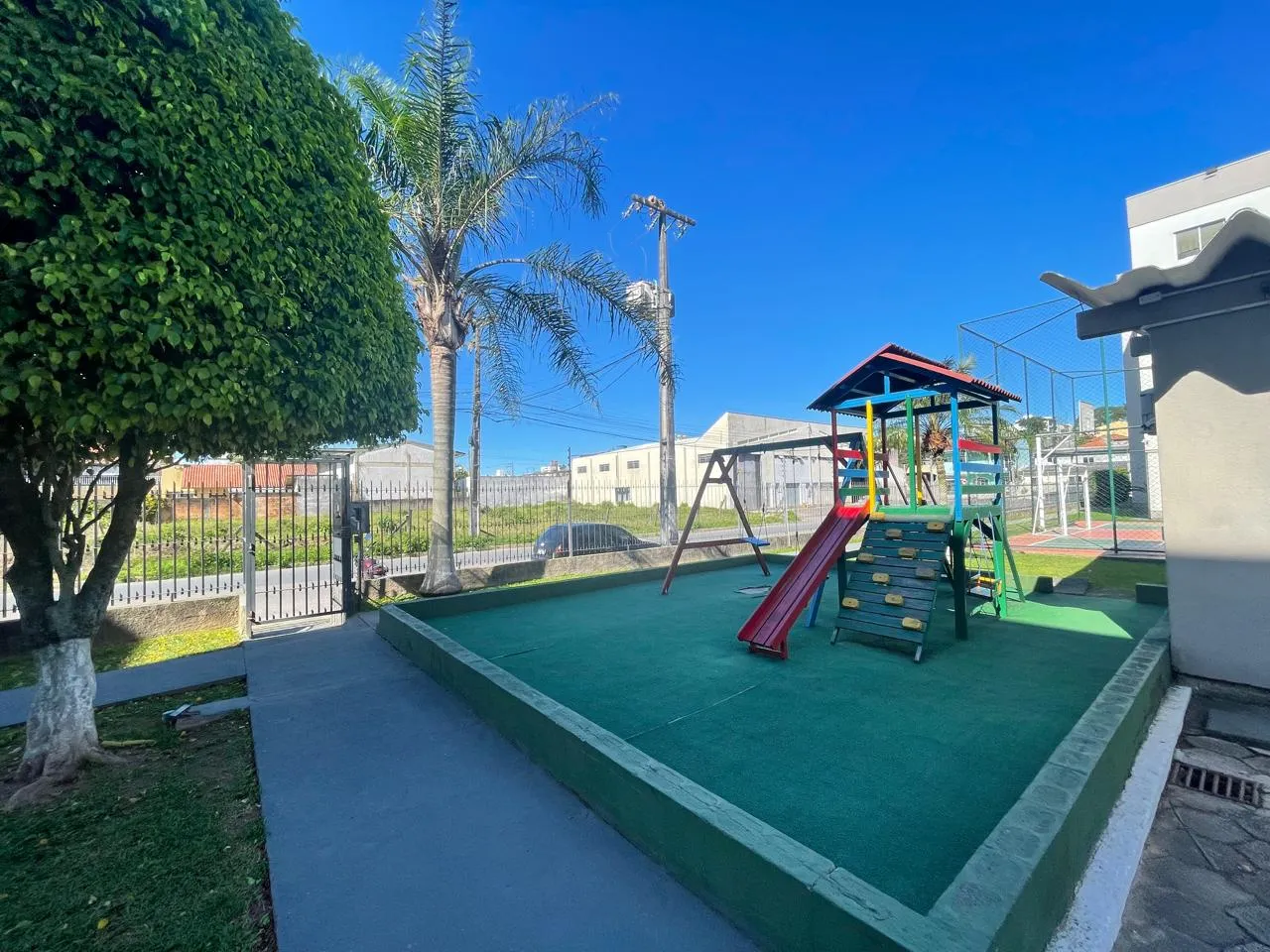 Apartamento à venda com 2 quartos, 1 vaga, 48m² na Rua Padre Raulino Reitz no Serraria, São José
