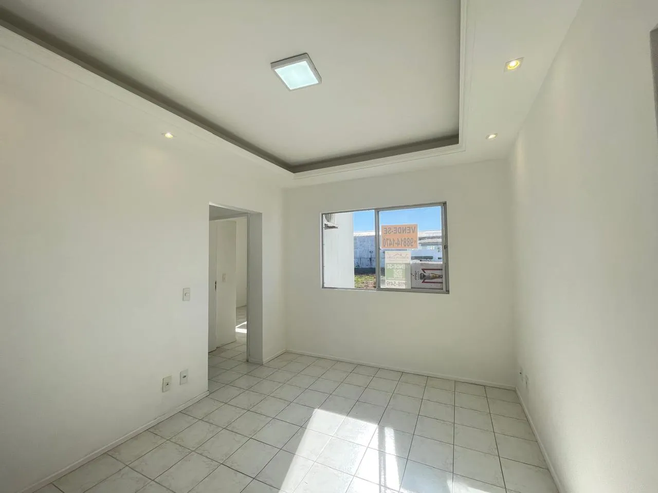 Apartamento à venda com 2 quartos, 1 vaga, 48m² na Rua Padre Raulino Reitz no Serraria, São José