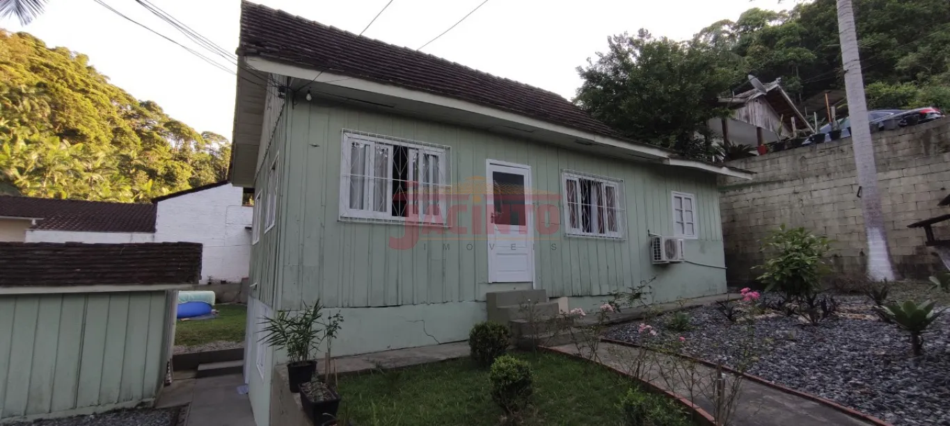 Lindo e amplo terreno em fim de rua, com água de poço e uma ótima vista sem contar com a tranquilidade e o silêncio. Com 1.018 M com 2 casas. — foto 5
