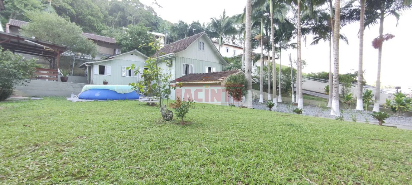 Lindo e amplo terreno em fim de rua, com água de poço e uma ótima vista sem contar com a tranquilidade e o silêncio. Com 1.018 M com 2 casas. — foto 7