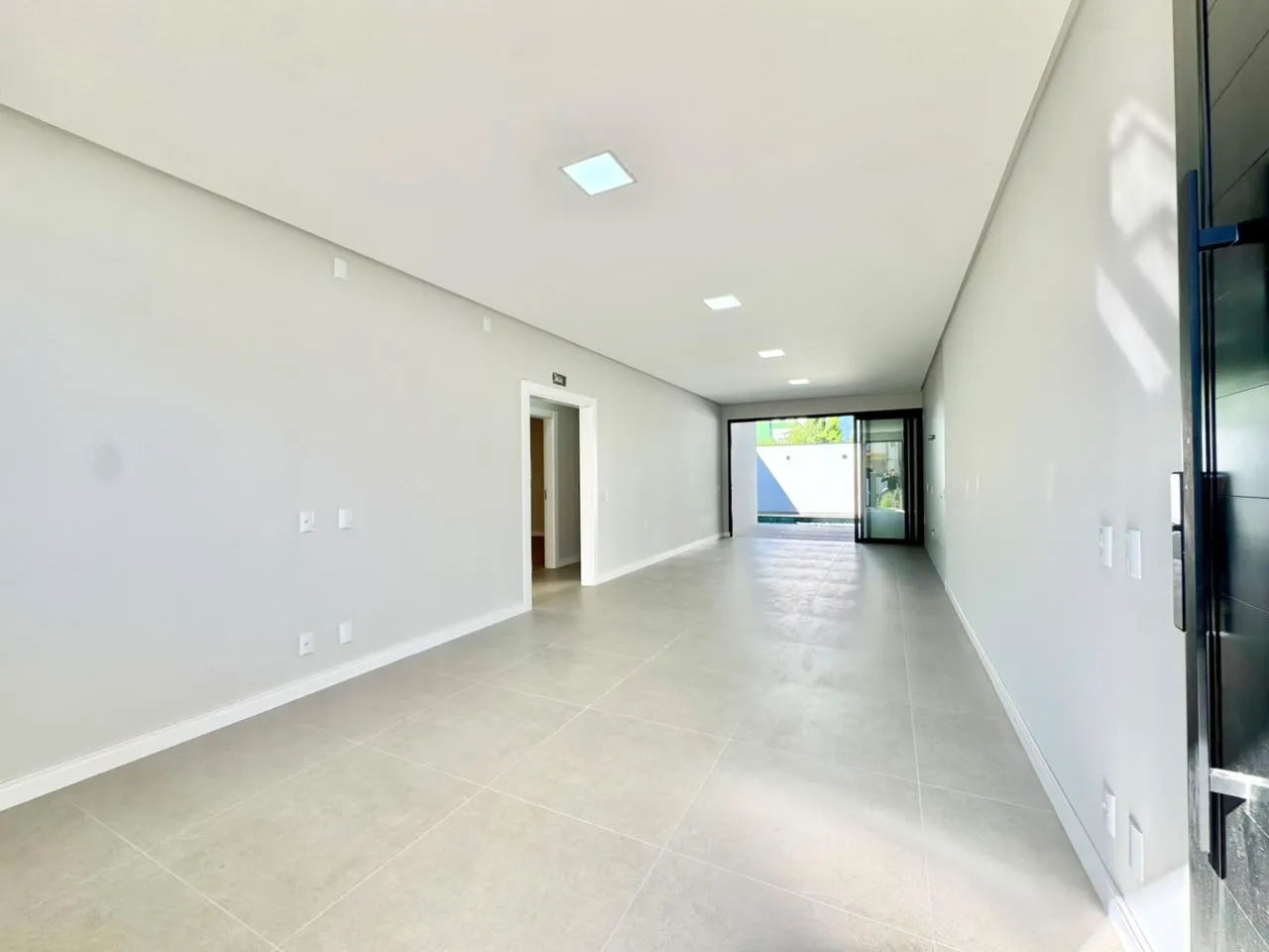Casa à venda com 3 quartos, sendo 3 suítes, 2 vagas, 165m² na região do bairro Escola Agrícola, próximo à Rua José Deeke, Blumenau