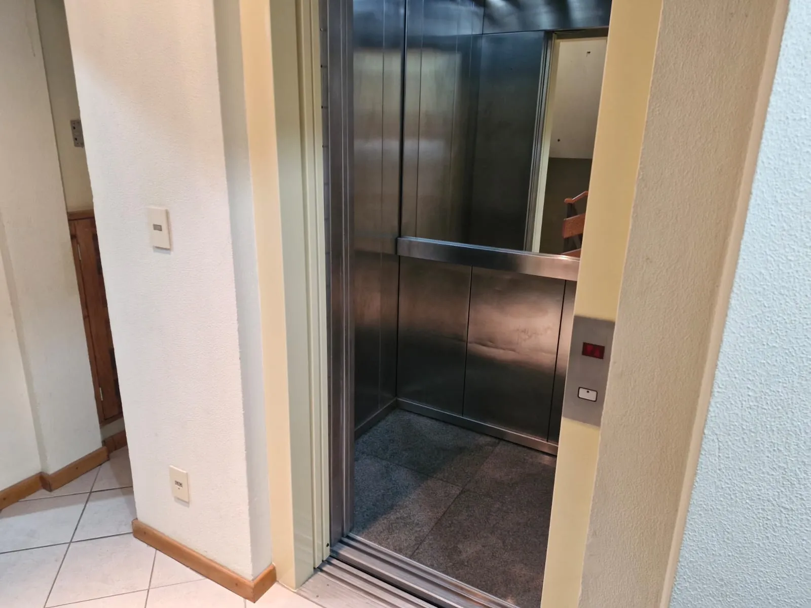 Apartamento à venda com 2 quartos, 1 vaga, 58m² na Rua Professora Otília Cruz no Jardim Atlântico, Florianópolis
