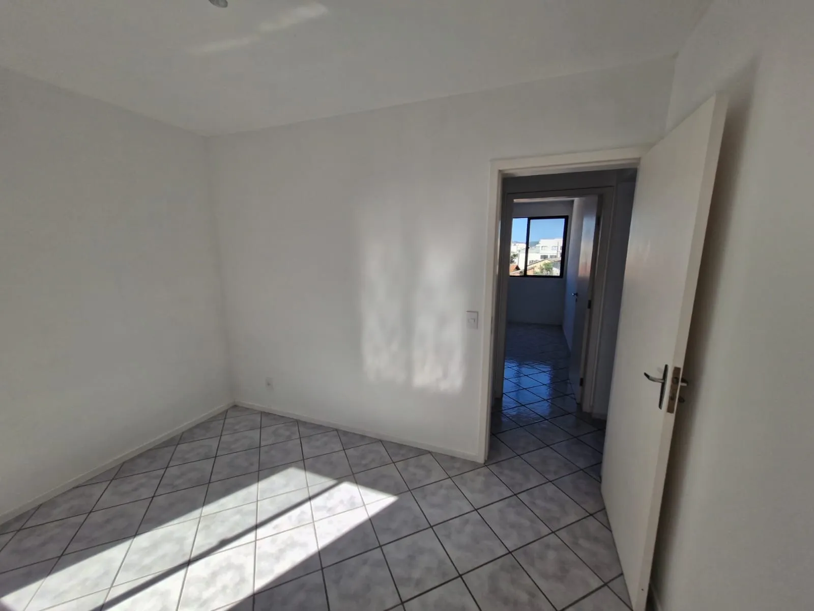 Apartamento à venda com 2 quartos, 1 vaga, 58m² na Rua Professora Otília Cruz no Jardim Atlântico, Florianópolis