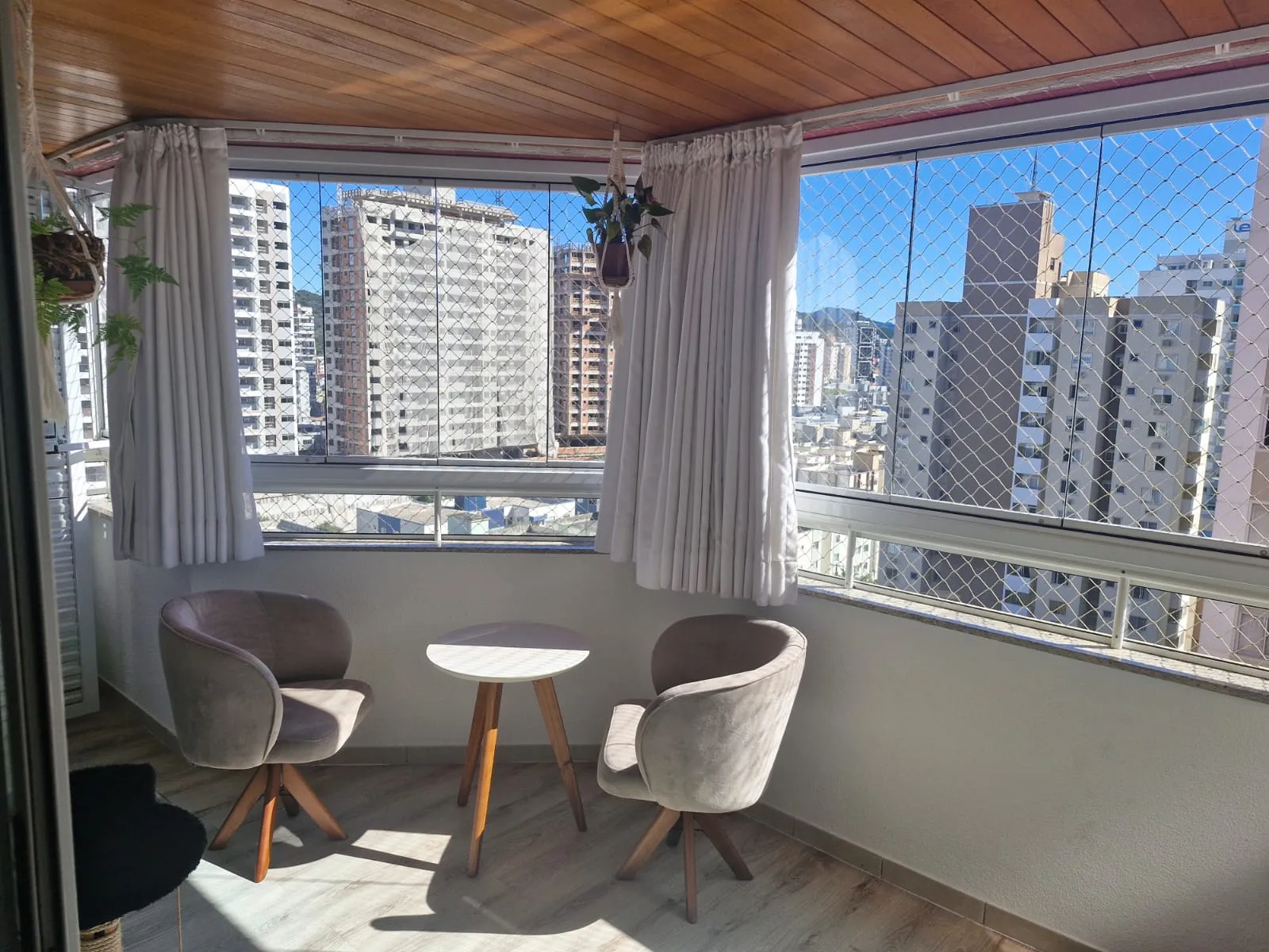 Apartamento à venda com 4 quartos, sendo 1 suíte, 1 vaga, 126m² na Rua Elizeu di Bernardi no Campinas, São José