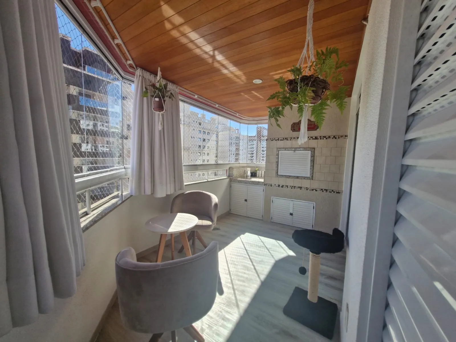 Apartamento à venda com 4 quartos, sendo 1 suíte, 1 vaga, 126m² na Rua Elizeu di Bernardi no Campinas, São José