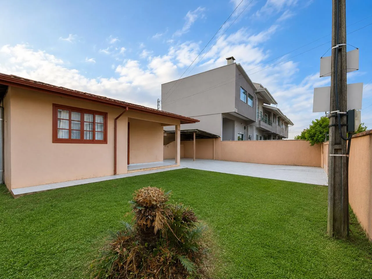 Casa à venda com 3 quartos, sendo 1 suíte, 4 vagas, 176m² na Rua Altino José da Cunha no Ponte do Imaruim, Palhoça