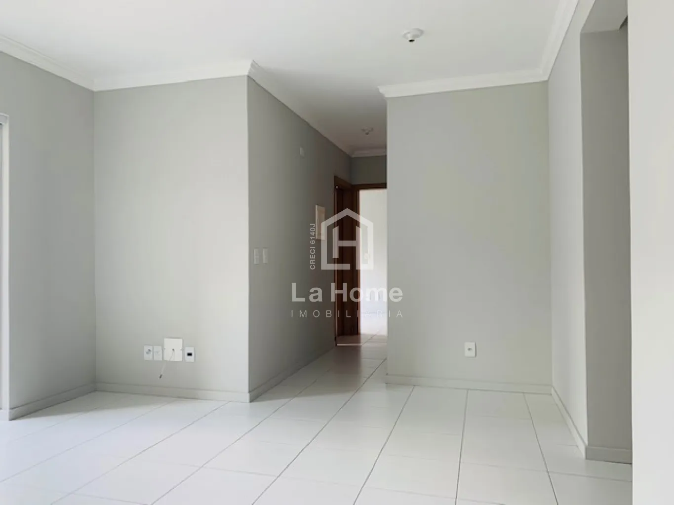 Apartamento semi mobiliado com 02 dormitórios para locação no bairro Água Verde em Blumenau. — foto 4