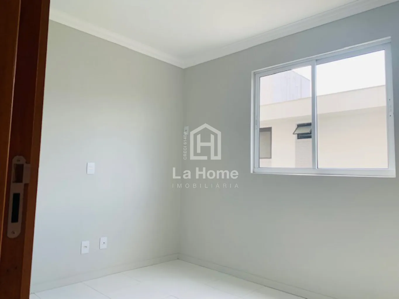 Apartamento semi mobiliado com 02 dormitórios para locação no bairro Água Verde em Blumenau. — foto 6
