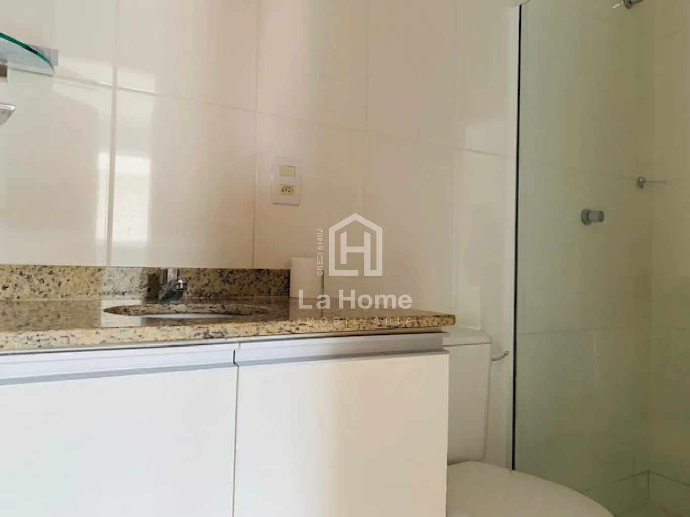 Apartamento semi mobiliado com 02 dormitórios para locação no bairro Água Verde em Blumenau. — foto 7