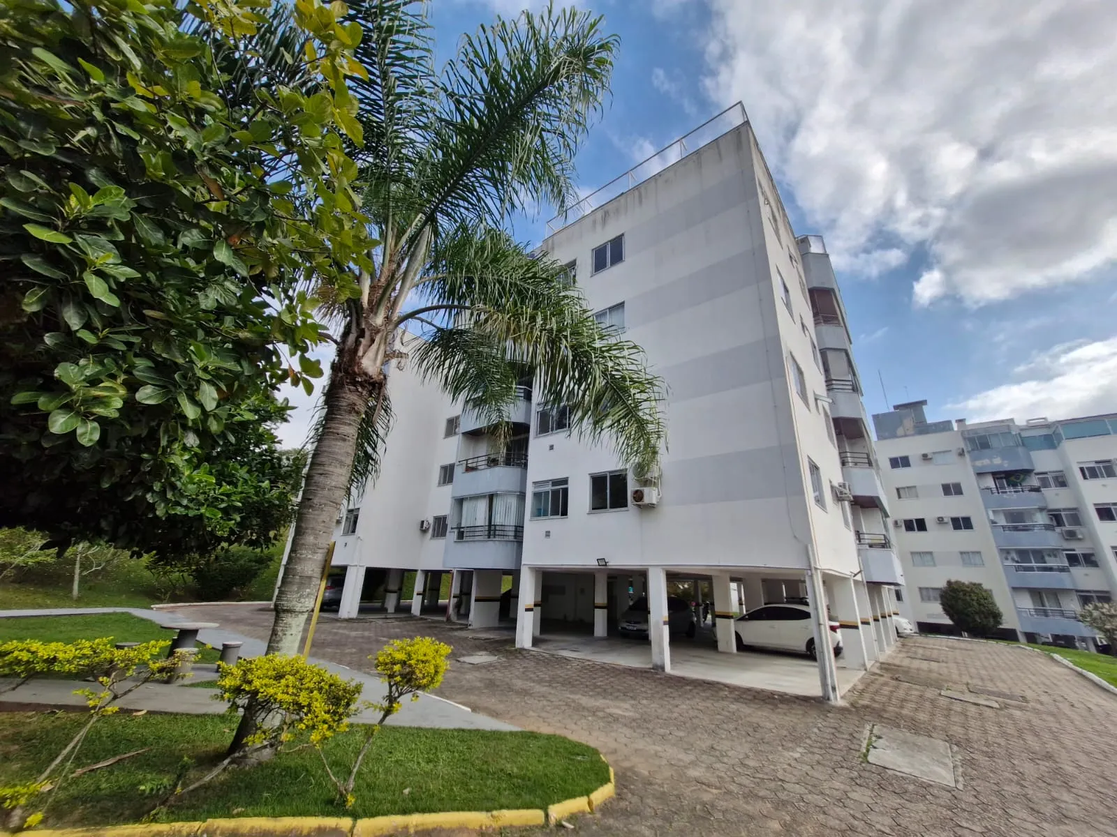 Apartamento à venda com 3 quartos, sendo 1 suíte, 1 vaga, 88m² na Rua Gerônimo Coelho no Nossa Senhora do Rosário, São José