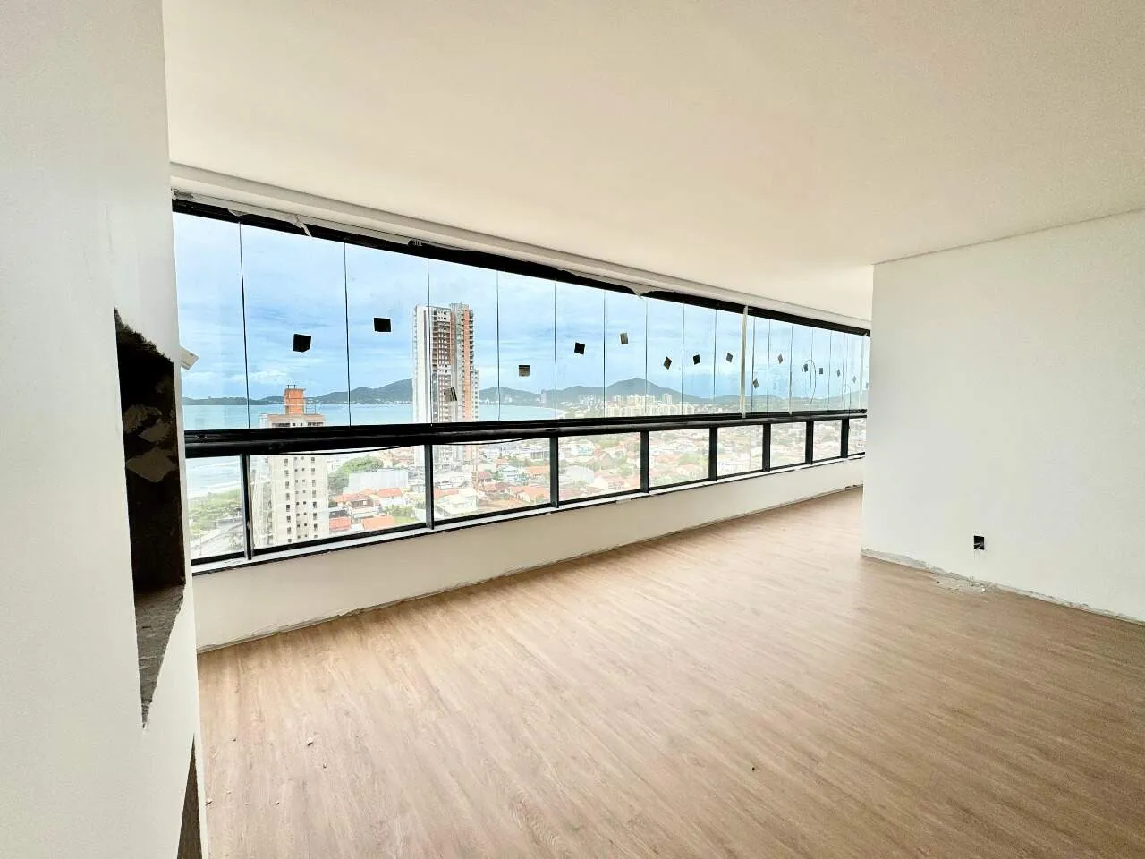 Apartamento com 3 suítes, sendo 2 demi suítes, no Centro em Penha a 300 metros do mar! — foto 5