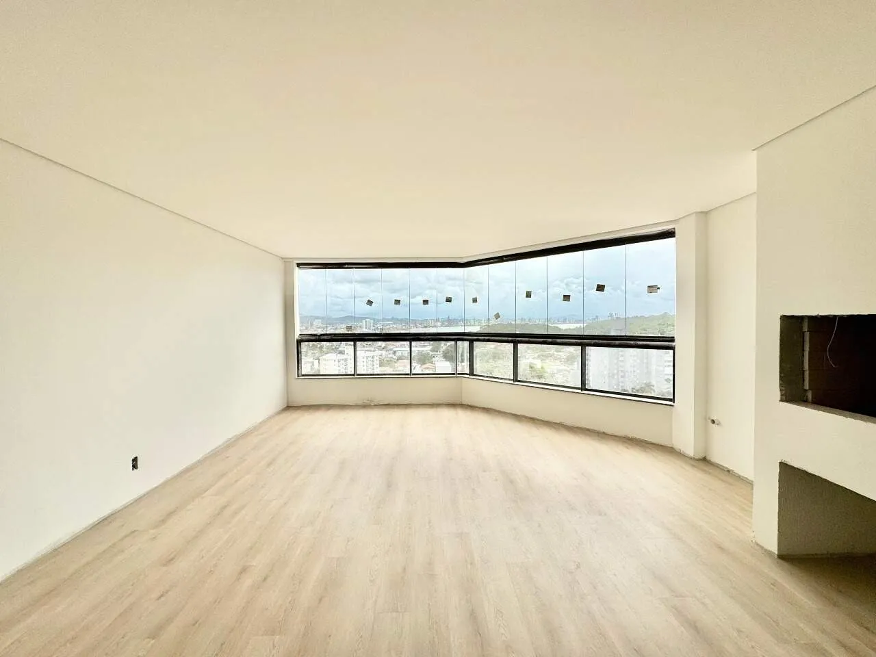 Apartamento com 3 suítes, no Centro em Penha a 300 metros do mar! — foto 2