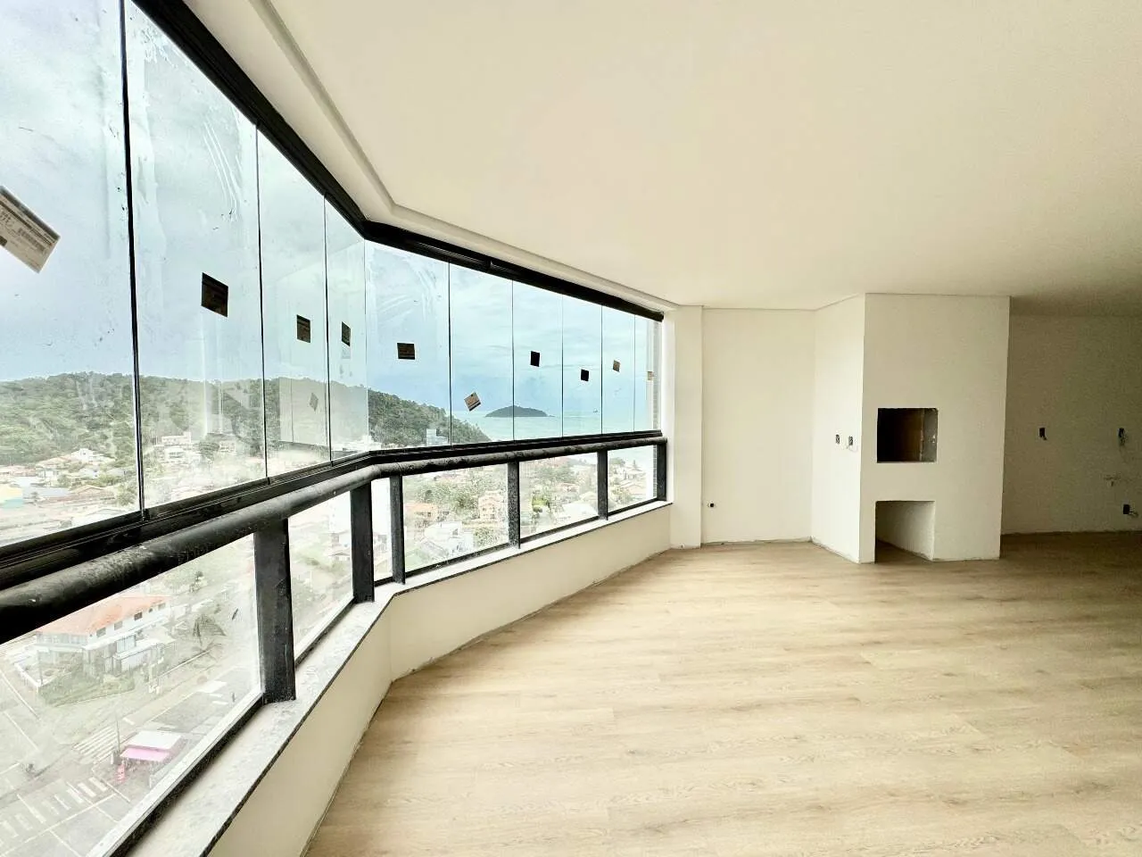 Apartamento com 3 suítes, no Centro em Penha a 300 metros do mar! — foto 3