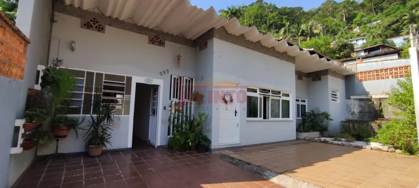Casa de Alvenaria no bairro Garcia, com estrutura para construção de segundo piso, contendo 3 dormitórios, sendo 1 suíte, banheiro social, sala de estar, cozinha, e demais dependências. - foto 1