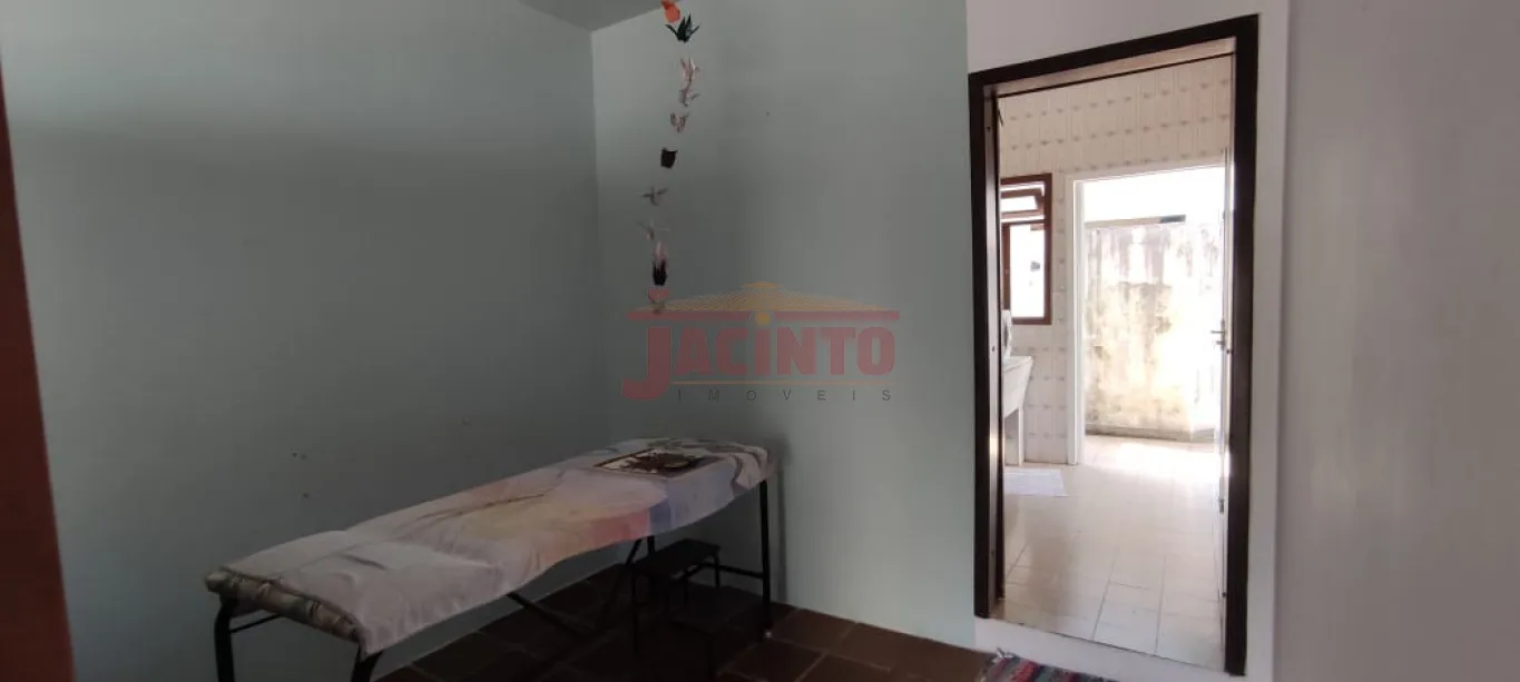 Casa de Alvenaria no bairro Garcia, com estrutura para construção de segundo piso, contendo 3 dormitórios, sendo 1 suíte, banheiro social, sala de estar, cozinha, e demais dependências. — foto 7