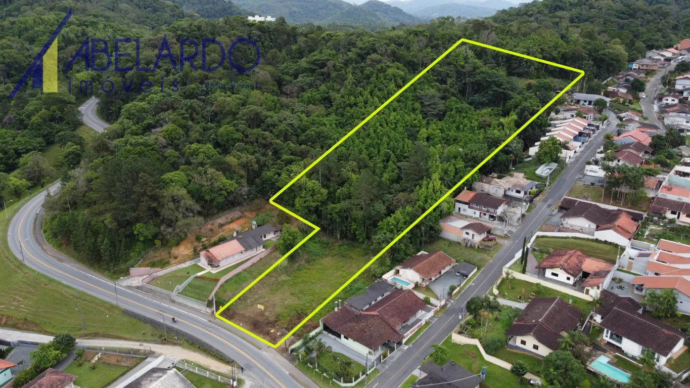 ABELARDO IMÓVEIS - Excelente terreno na Velha Central com 13.116,34m de área total. Sendo aproximadamente 3.000m de Zoneamento ZR3,altura livre e coeficiente de aproveitamento 3,6 e taxa de ocupação de 70%,10.000,00m aproximadamente de Zoneamento ZPA. — foto 4