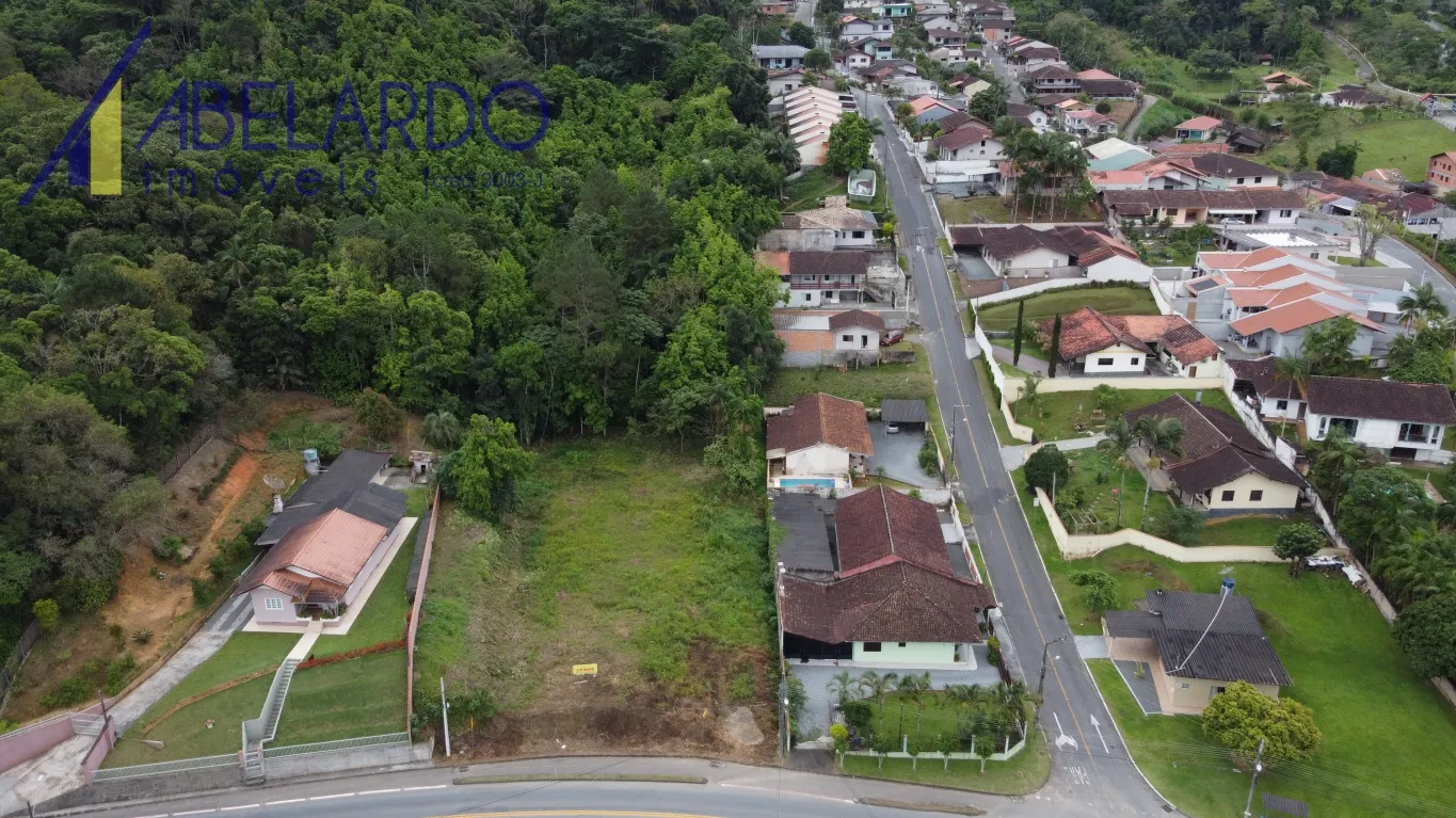 ABELARDO IMÓVEIS - Excelente terreno na Velha Central com 13.116,34m de área total. Sendo aproximadamente 3.000m de Zoneamento ZR3,altura livre e coeficiente de aproveitamento 3,6 e taxa de ocupação de 70%,10.000,00m aproximadamente de Zoneamento ZPA. — foto 5