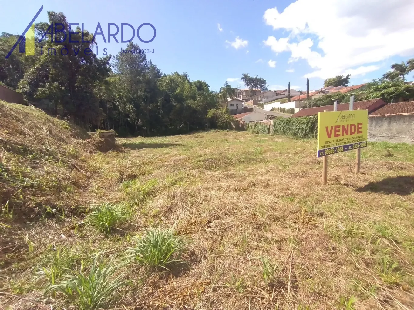 ABELARDO IMÓVEIS - Excelente terreno na Velha Central com 13.116,34m de área total. Sendo aproximadamente 3.000m de Zoneamento ZR3,altura livre e coeficiente de aproveitamento 3,6 e taxa de ocupação de 70%,10.000,00m aproximadamente de Zoneamento ZPA. — foto 2