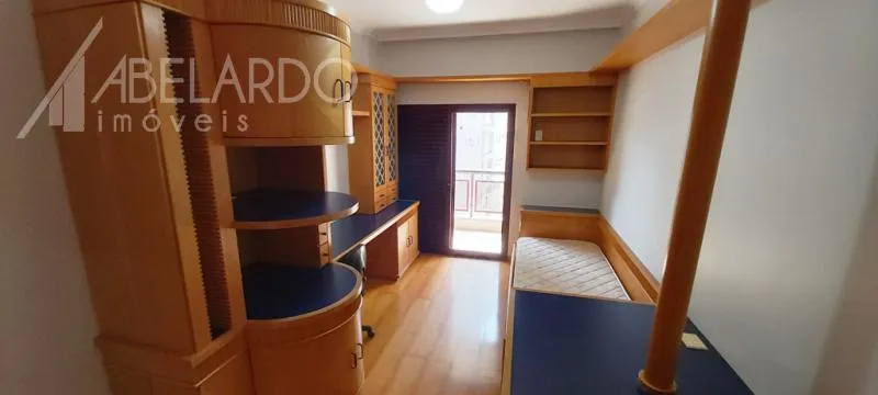 Abelardo Imóveis - Localizado na região mais nobre da cidade, este apartamento de 3 dormitórios semi-mobiliado. — foto 7