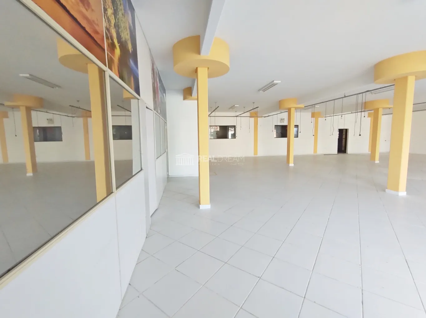 Prédio Comercial e residencial em corredor de serviço (CS2) no bairro Água Verde em Blumenau SC — foto 3