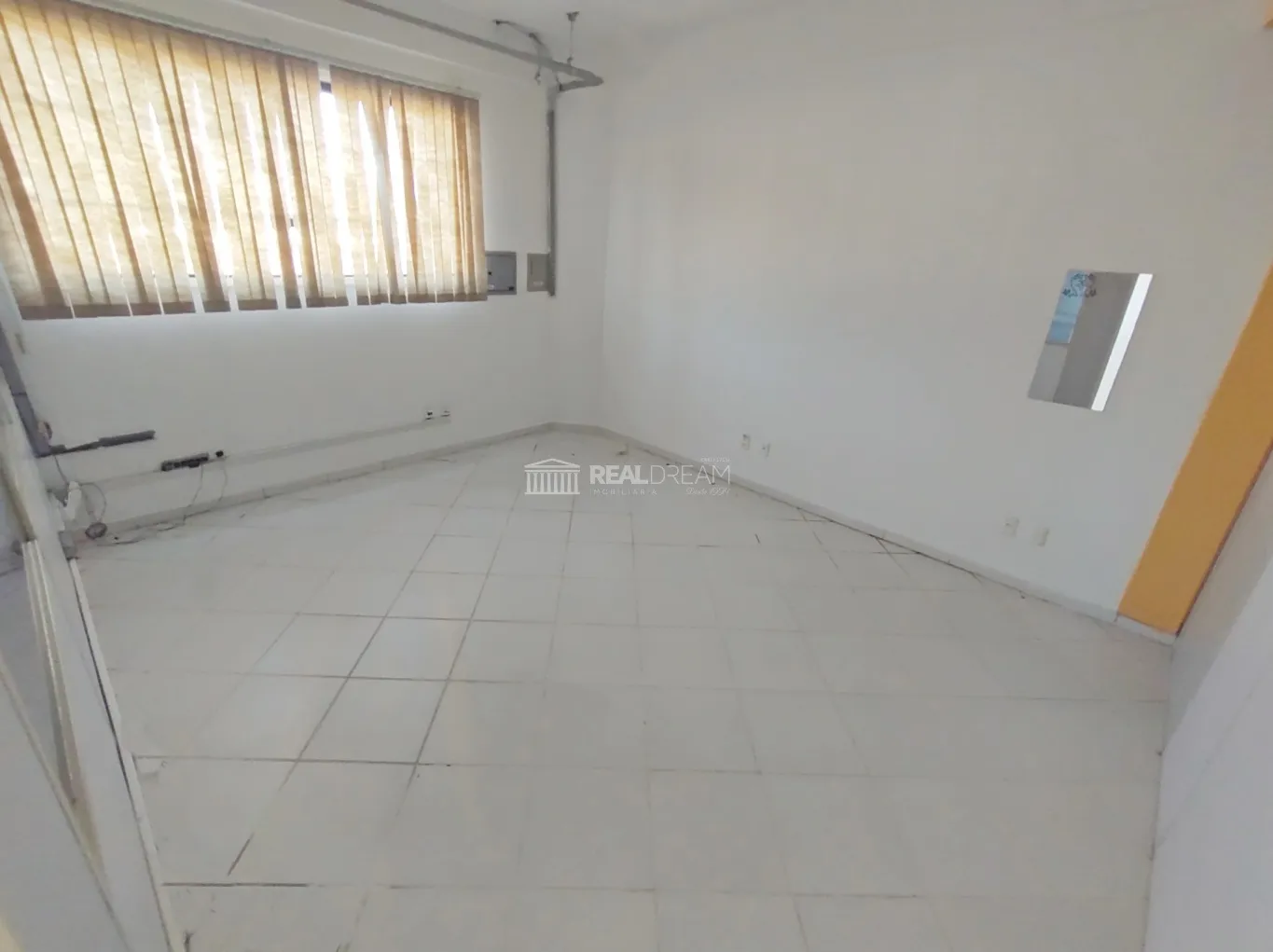 Prédio Comercial e residencial em corredor de serviço (CS2) no bairro Água Verde em Blumenau SC — foto 4