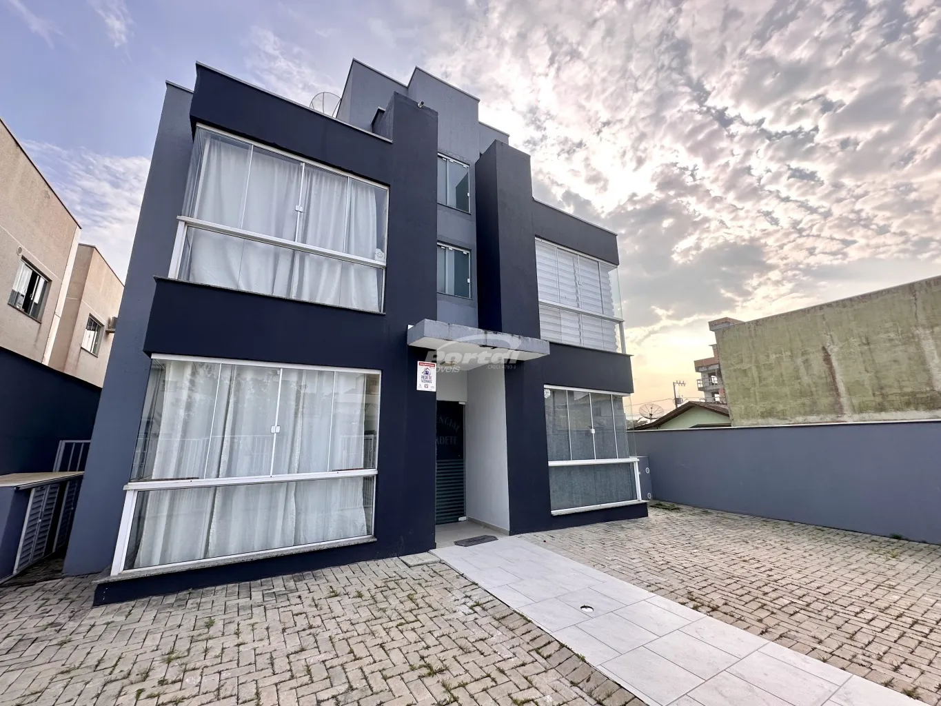 Excelente apartamento térreo com 2 suítes, sendo 1 demi-suíte, no bairro Itajuba em Barra Velhas/SC (Cód. 11640) - foto 1